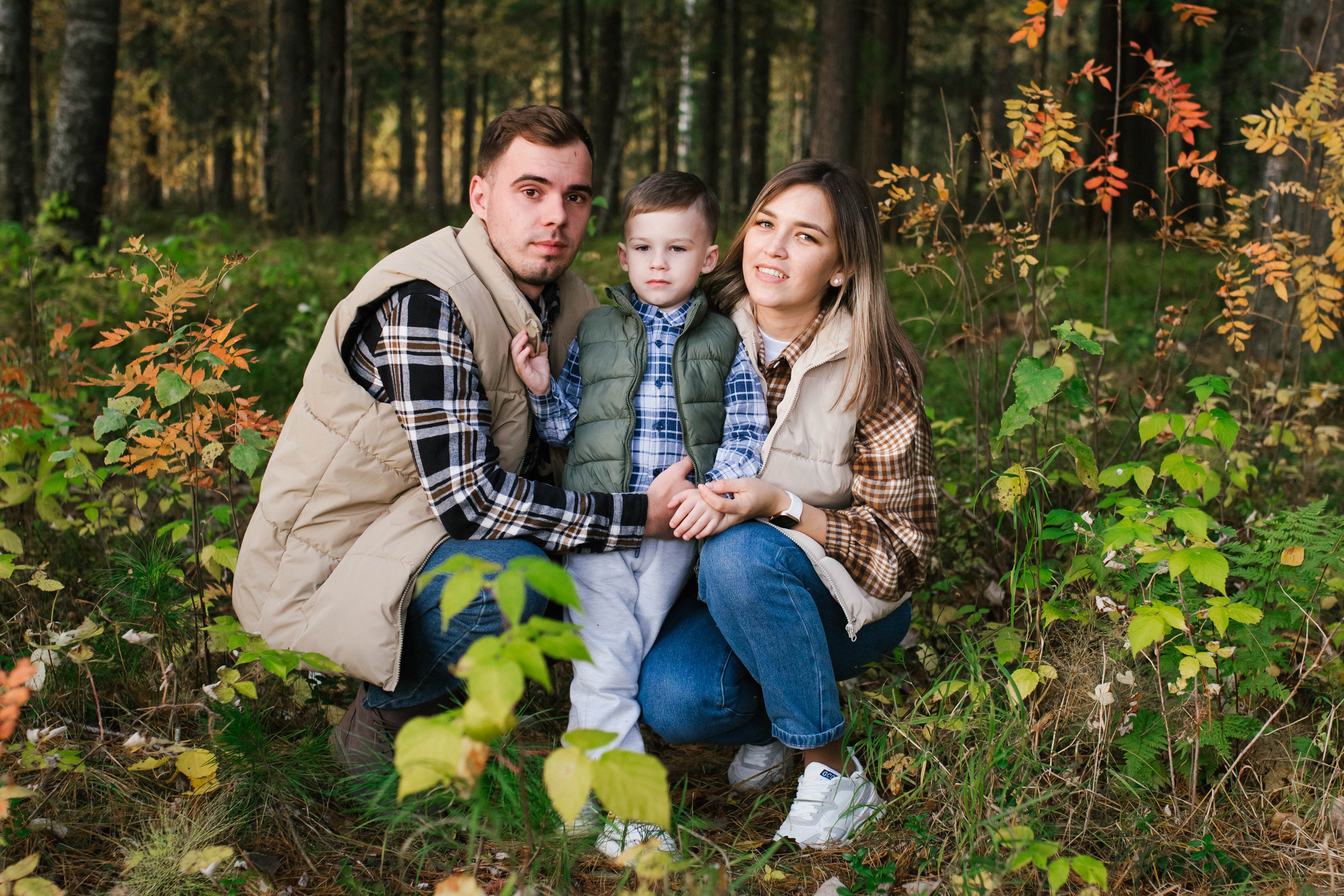 Осенние прогулки самые красочные Виктория, Андрей и Миша. Семейный фотограф в городе Мегион и Нижневартовск Дзюба Татьяна