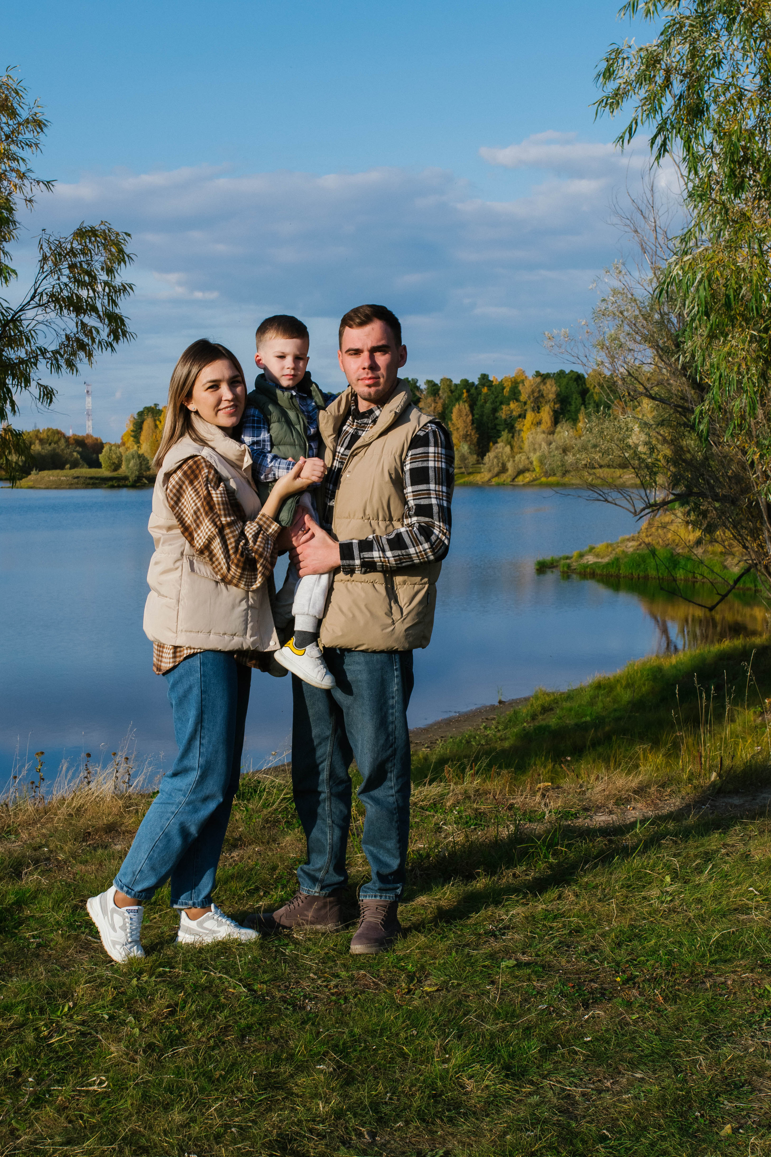 Осенние прогулки самые красочные Виктория, Андрей и Миша. Семейный фотограф в городе Мегион и Нижневартовск Дзюба Татьяна