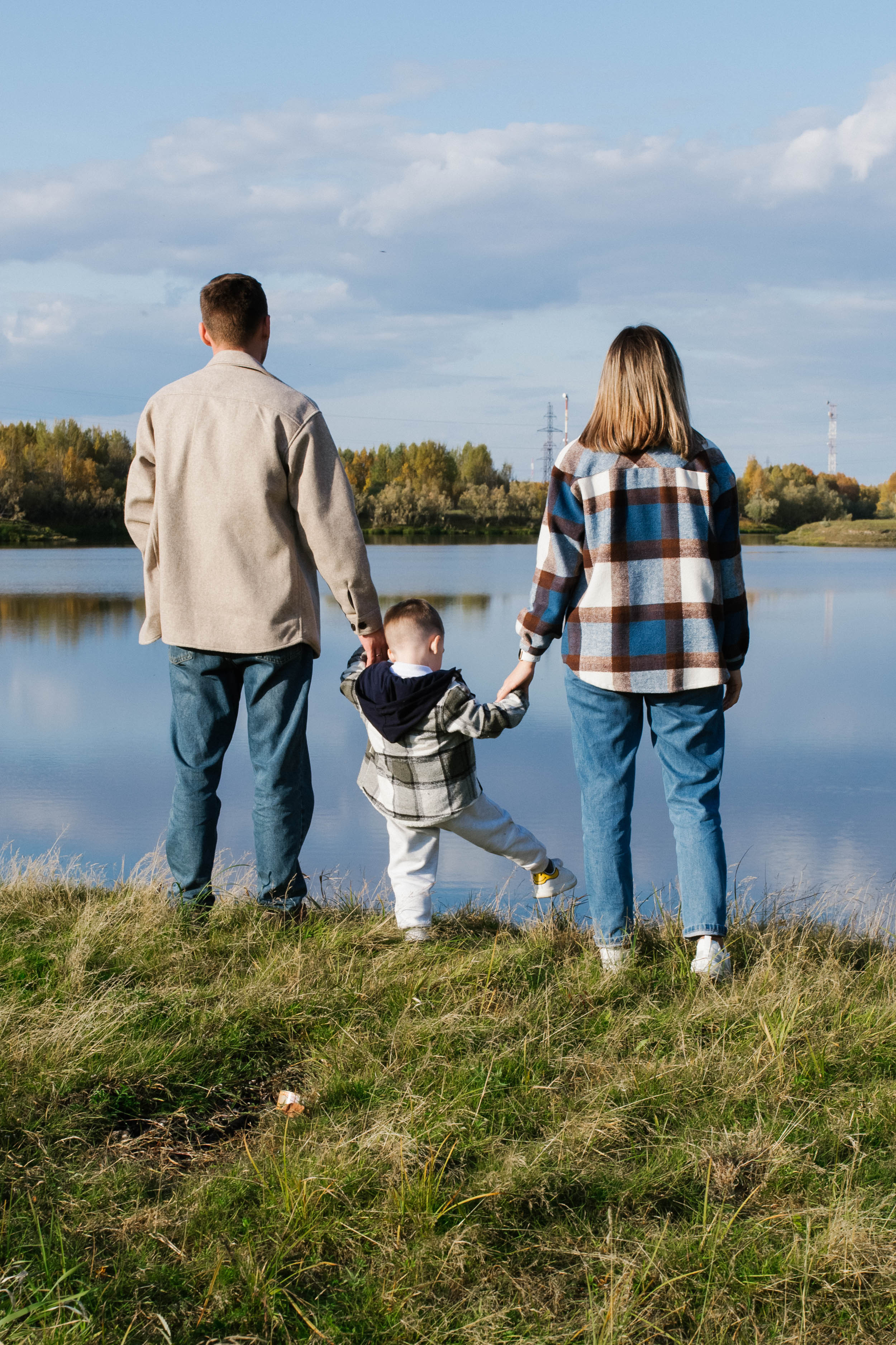 Осенние прогулки самые красочные Виктория, Андрей и Миша. Семейный фотограф в городе Мегион и Нижневартовск Дзюба Татьяна