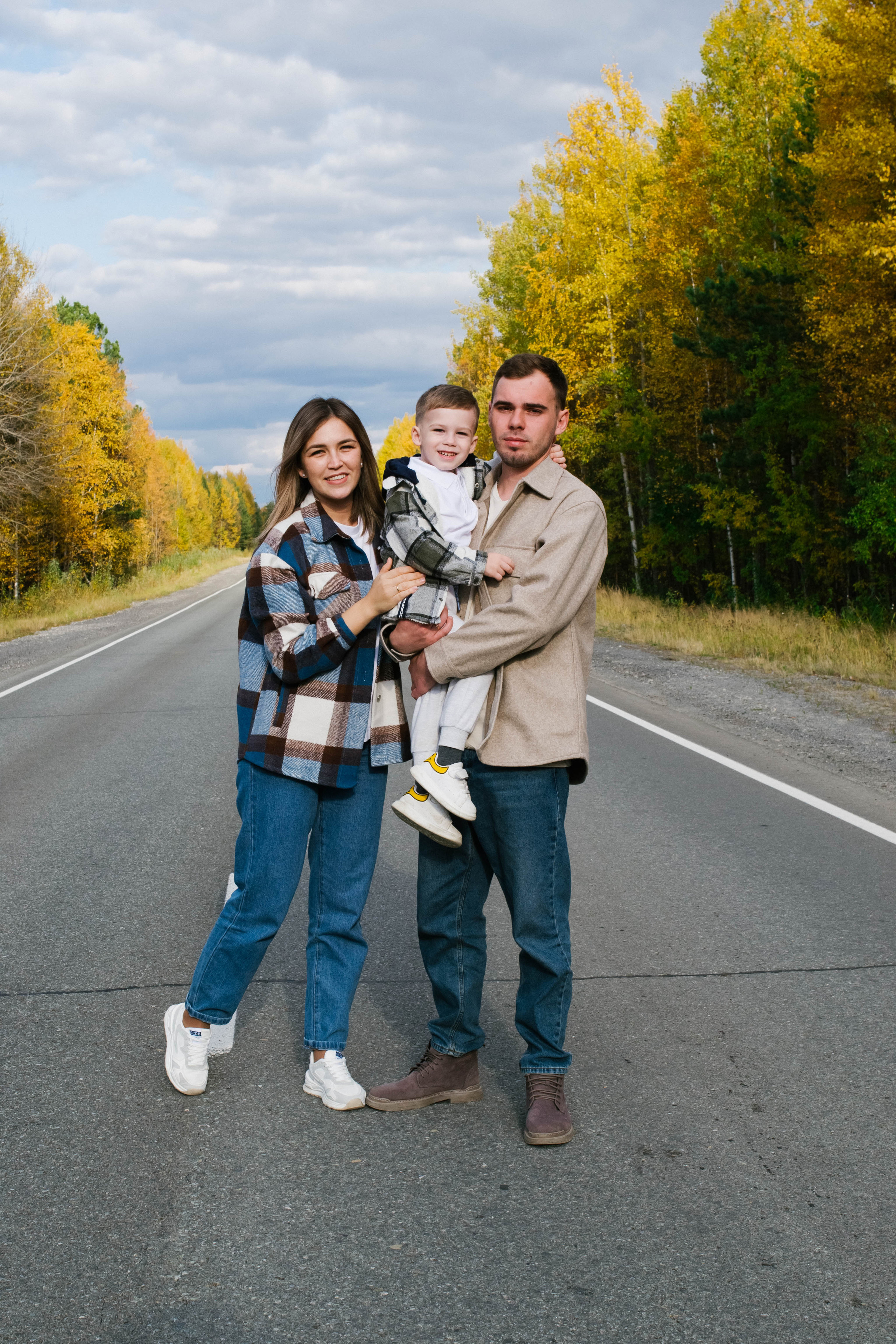 Осенние прогулки самые красочные Виктория, Андрей и Миша. Семейный фотограф в городе Мегион и Нижневартовск Дзюба Татьяна