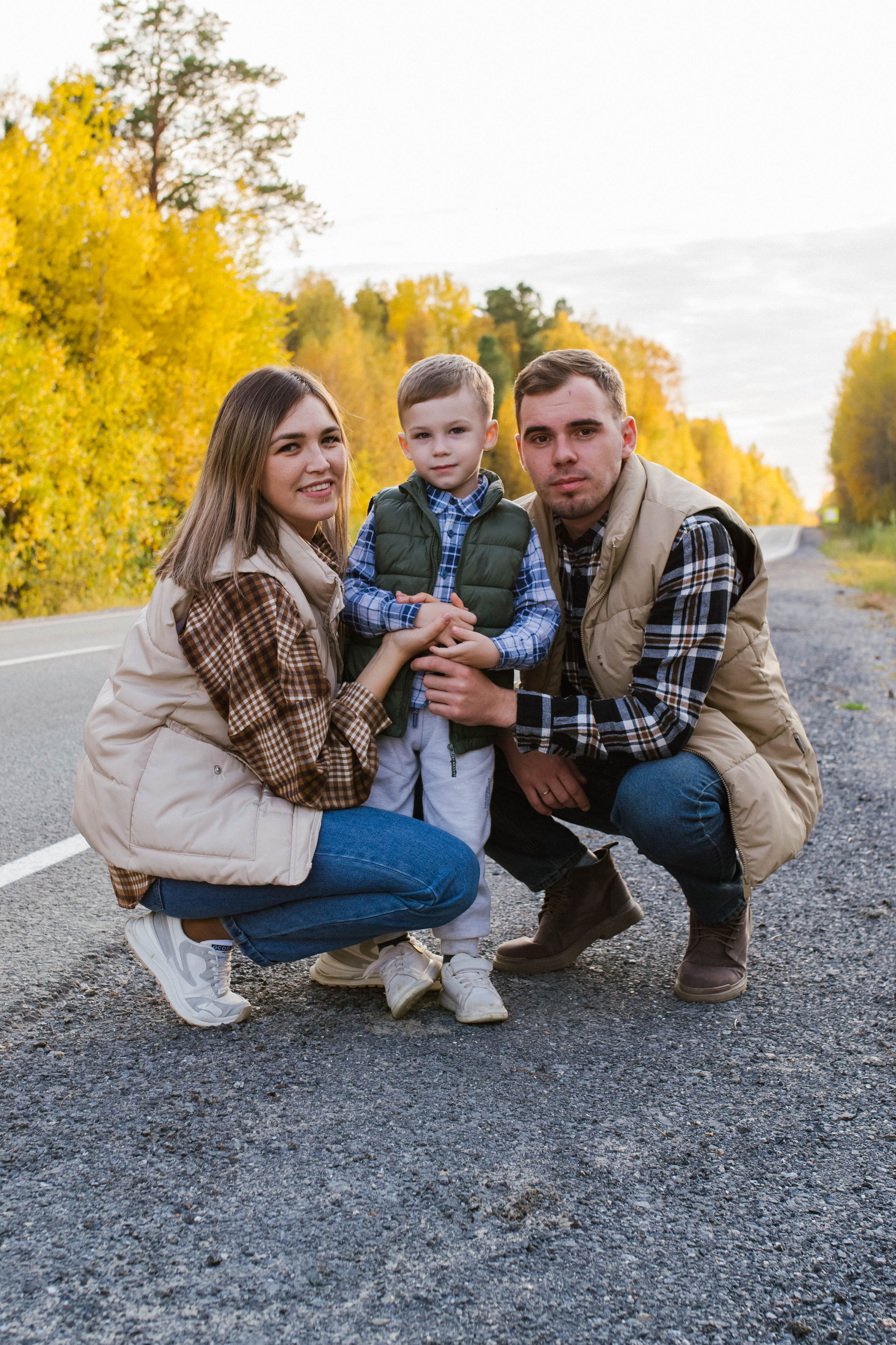Осенние прогулки самые красочные Виктория, Андрей и Миша. Семейный фотограф в городе Мегион и Нижневартовск Дзюба Татьяна