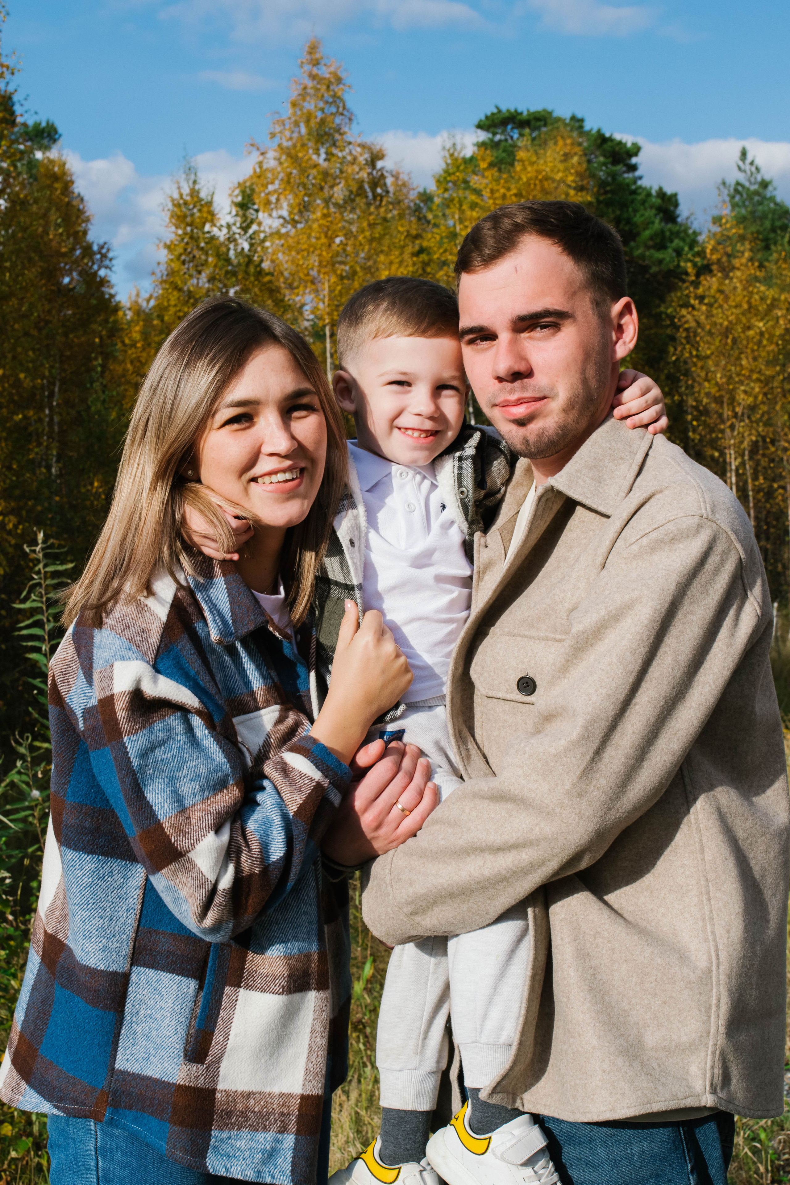 Осенние прогулки самые красочные Виктория, Андрей и Миша. Семейный фотограф в городе Мегион и Нижневартовск Дзюба Татьяна