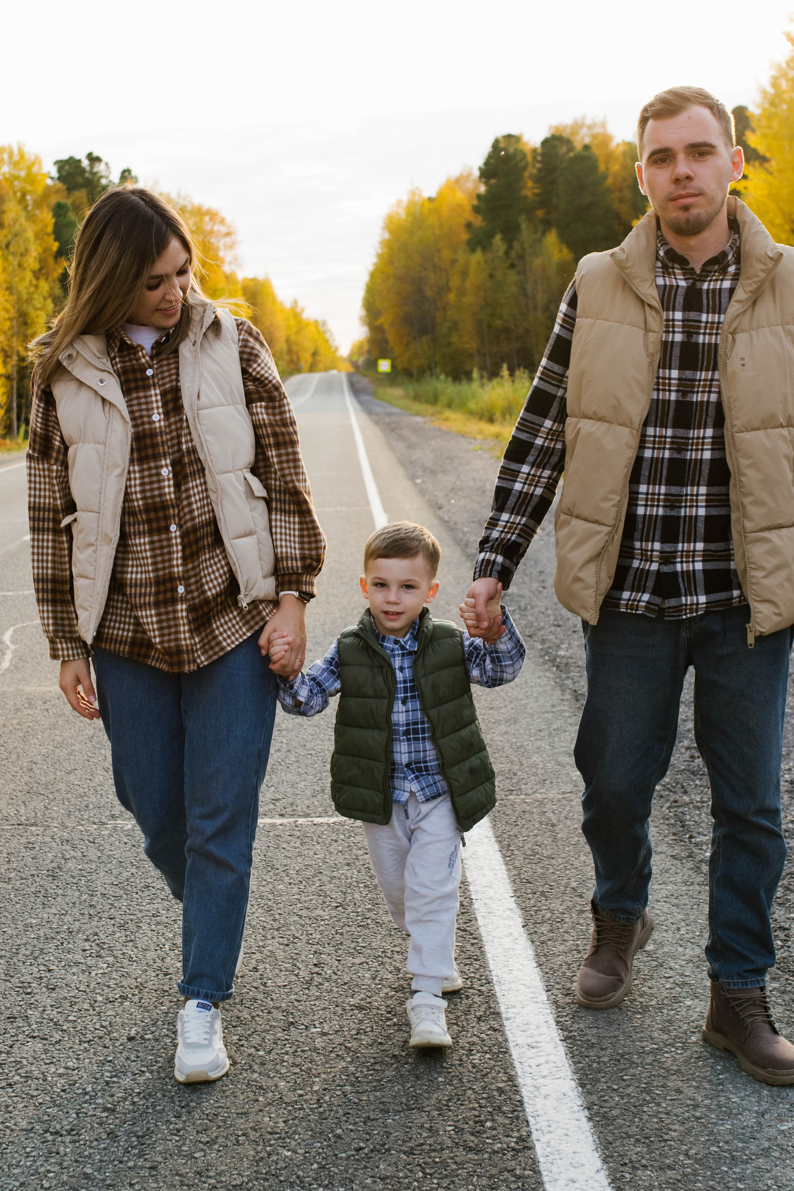 Осенние прогулки самые красочные Виктория, Андрей и Миша. Семейный фотограф в городе Мегион и Нижневартовск Дзюба Татьяна