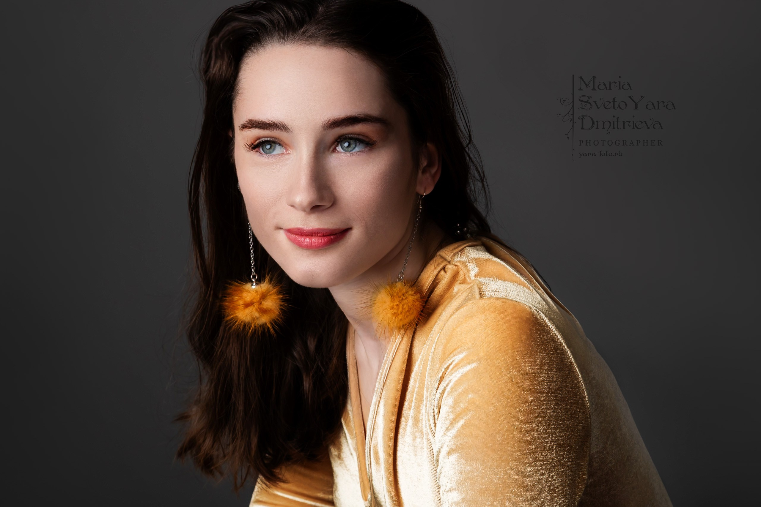 драматический студийный портрет для женщин 35+ и создание образа стилистом и визажистом в Симферополе