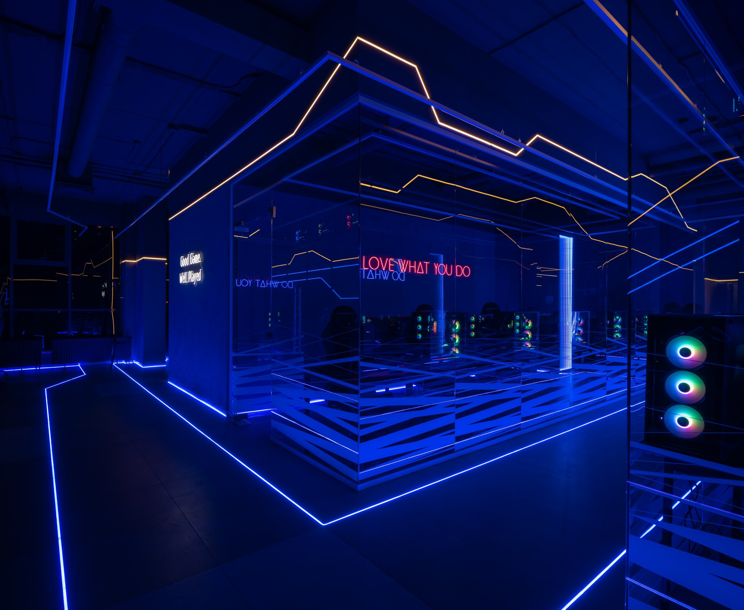 Первый топовый компьютерный клуб "Provoda" - Фотограф Коваль Илья. Коваль Илья — Интерьерный и архитектурный фотограф