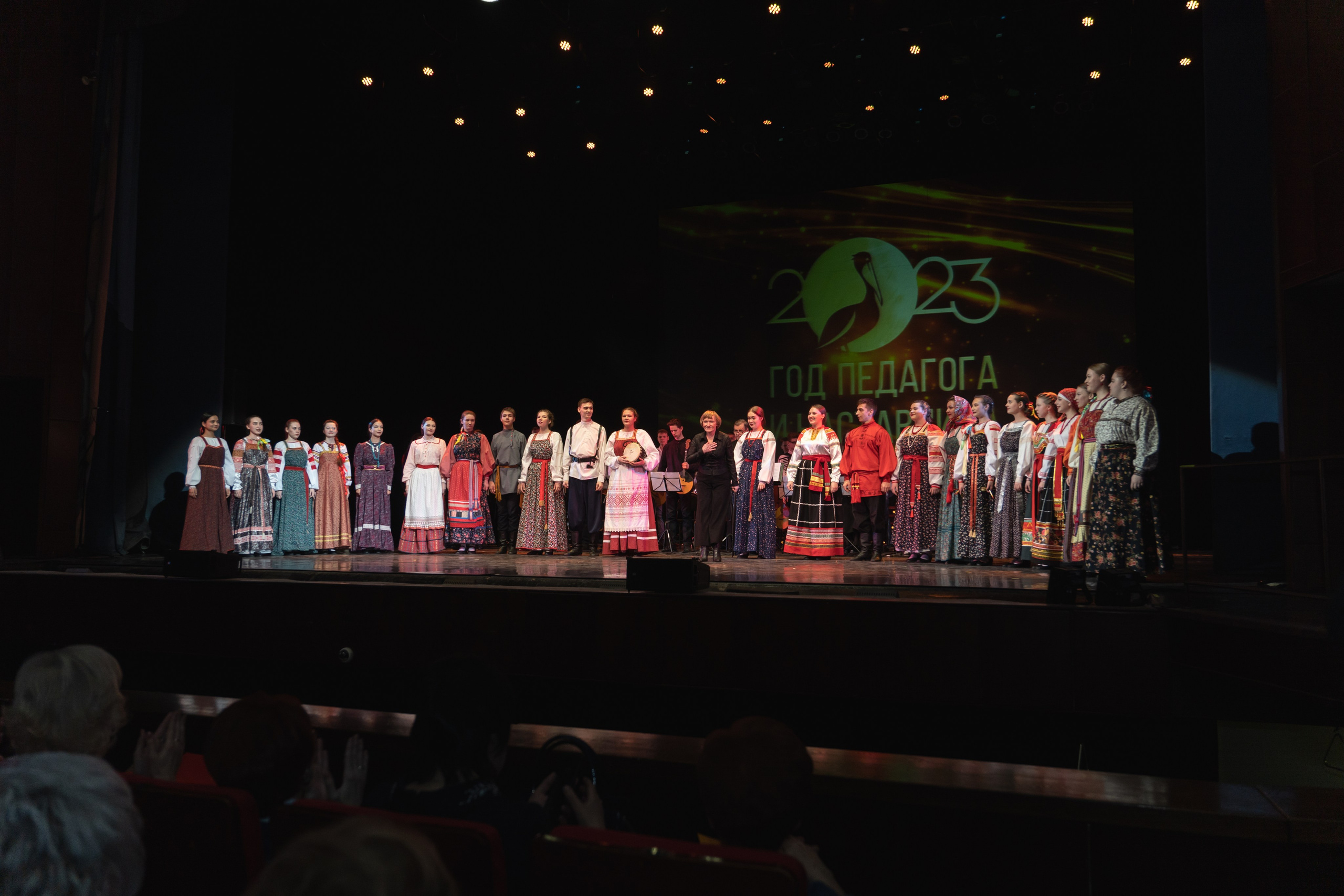 Музыкальный театр. Занимаюсь профессиональной фотографией и живу рядом с Байкалом. Работаю в разных жанрах