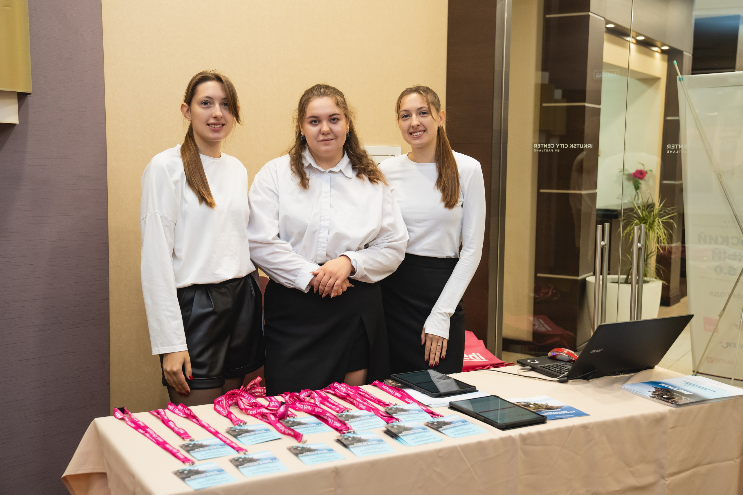 Фотосессия форумов, конференций. Занимаюсь профессиональной фотографией и живу рядом с Байкалом. Работаю в разных жанрах