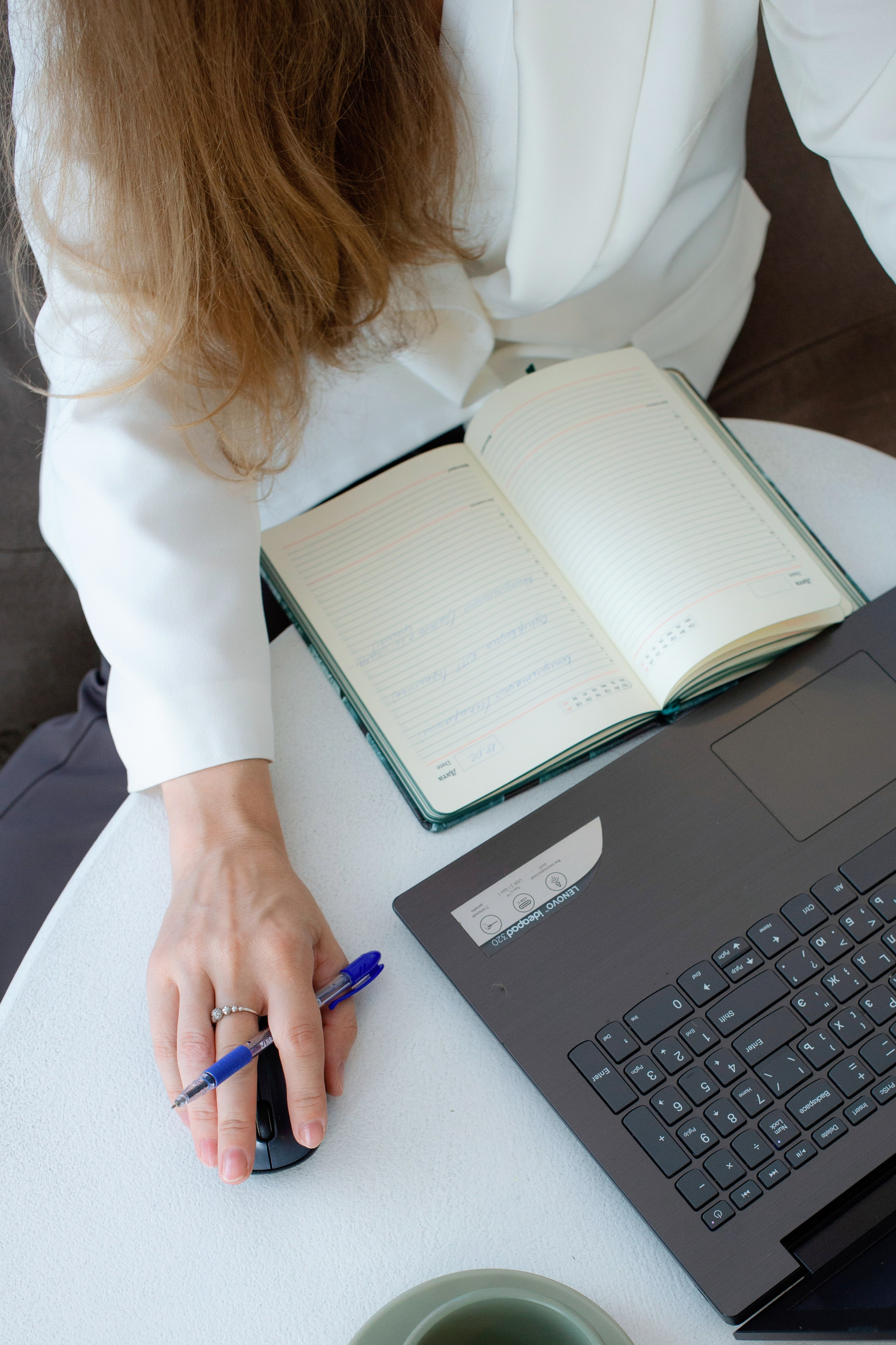 Профессиональные фото психолога для сайта и соцсетей в СПб. Портретные фотосессии, контент-съемки, репортаж