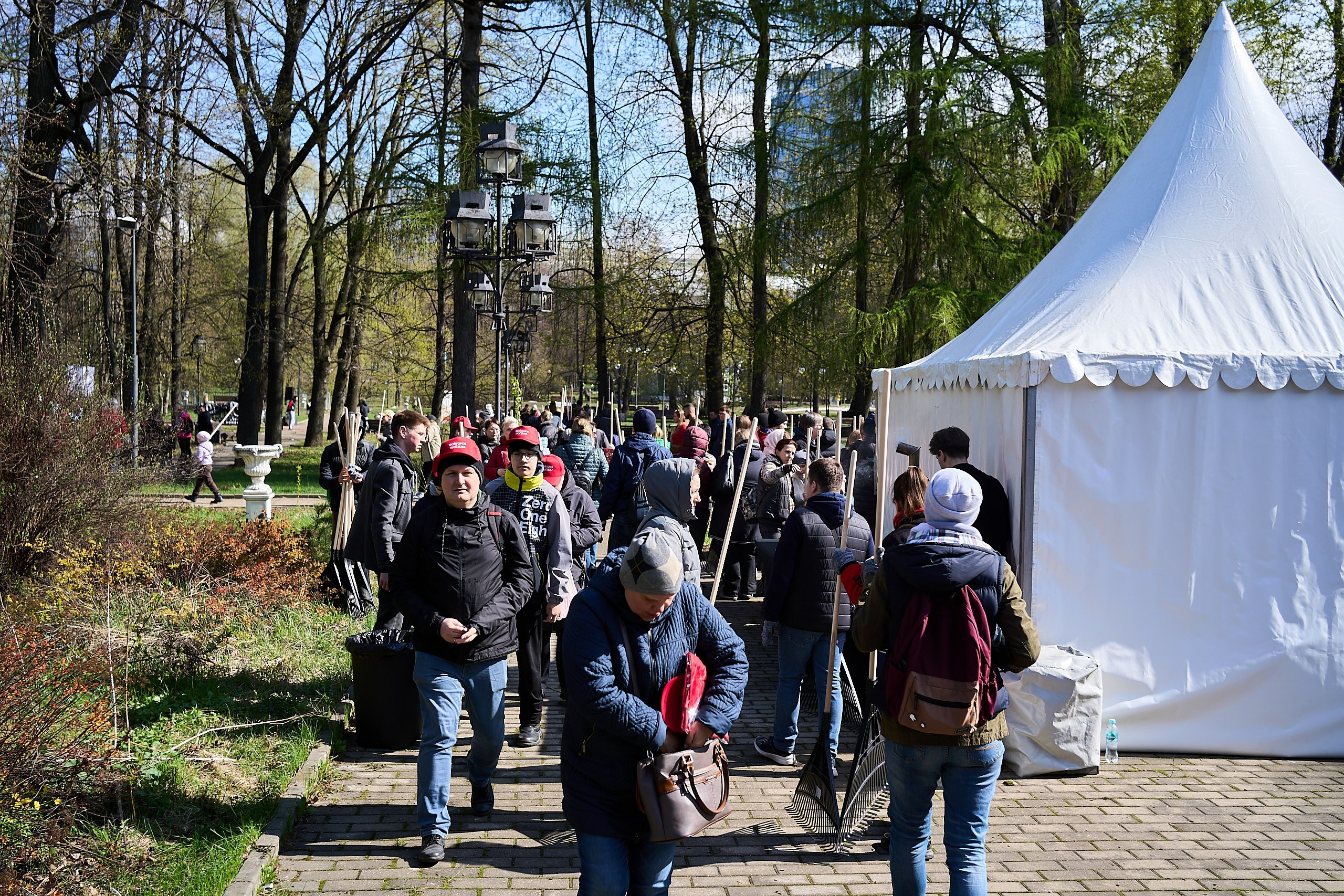 Субботник у Управления делами Мэра и Правительства Москвы. Фотограф и Видеограф в Москве. Олег Корушев