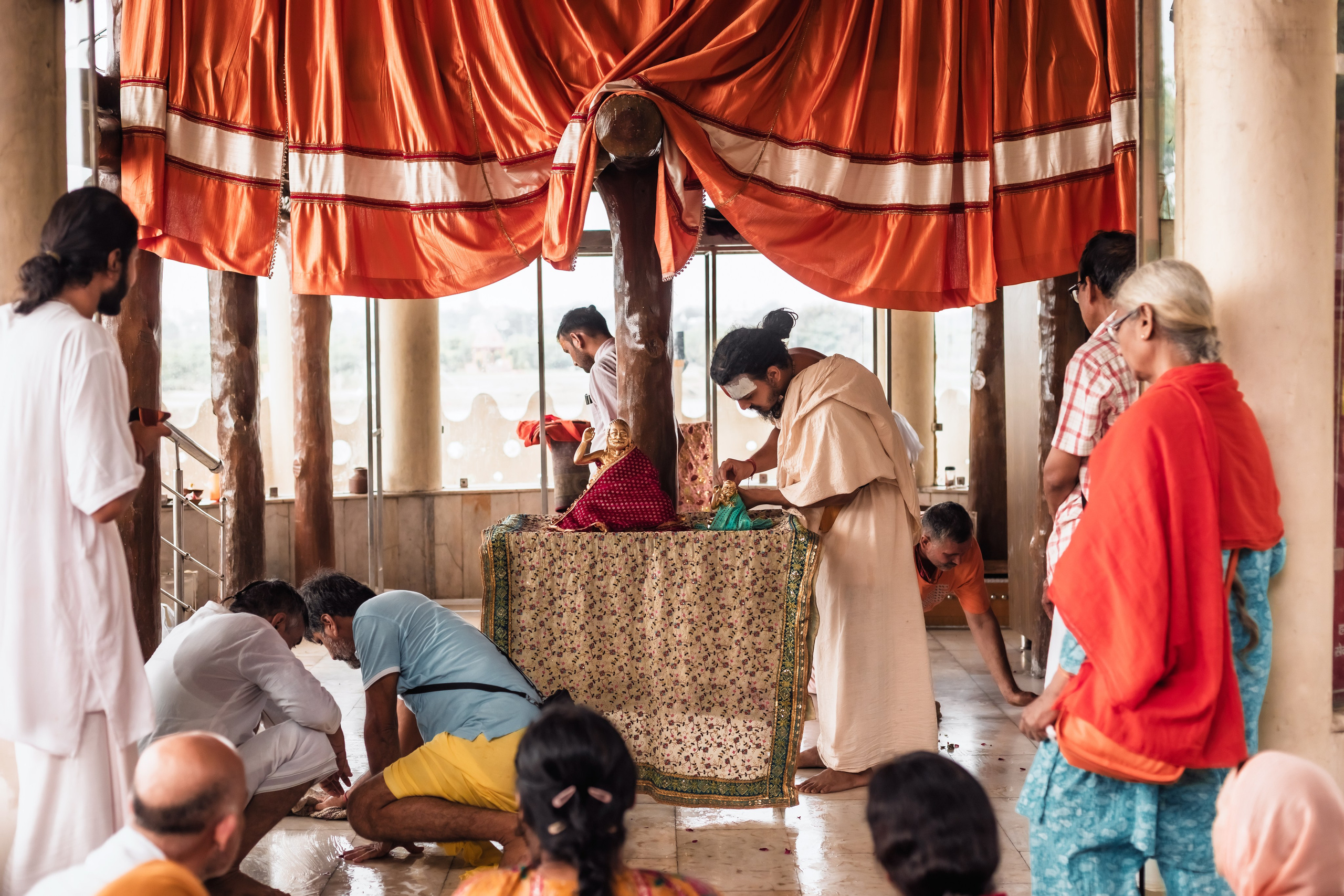 Abhisheka Devraha Baba on Sri Devdas ji maharaj bd. Mariam Bagdasaryan