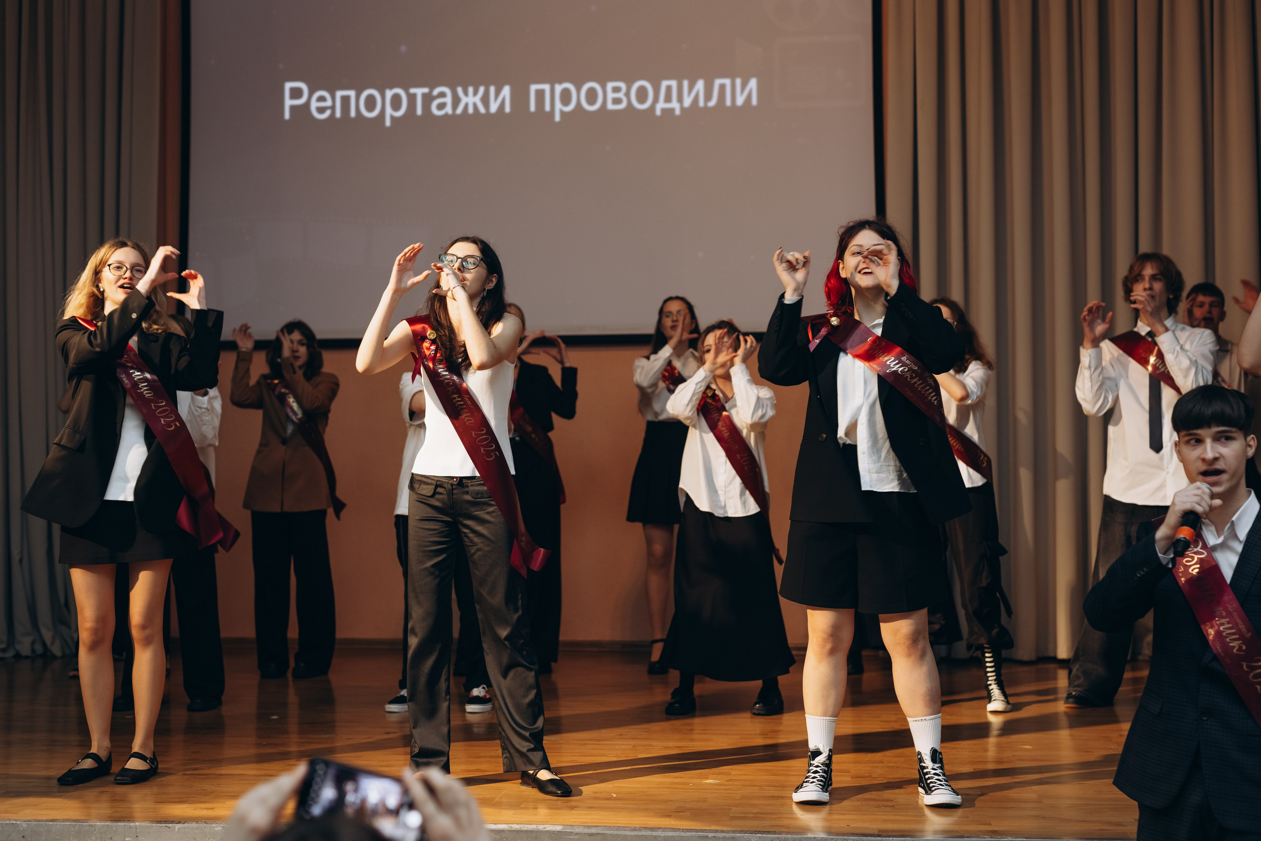 Последний звонок концерт+ фотозона. Фотограф Людмила Оюн