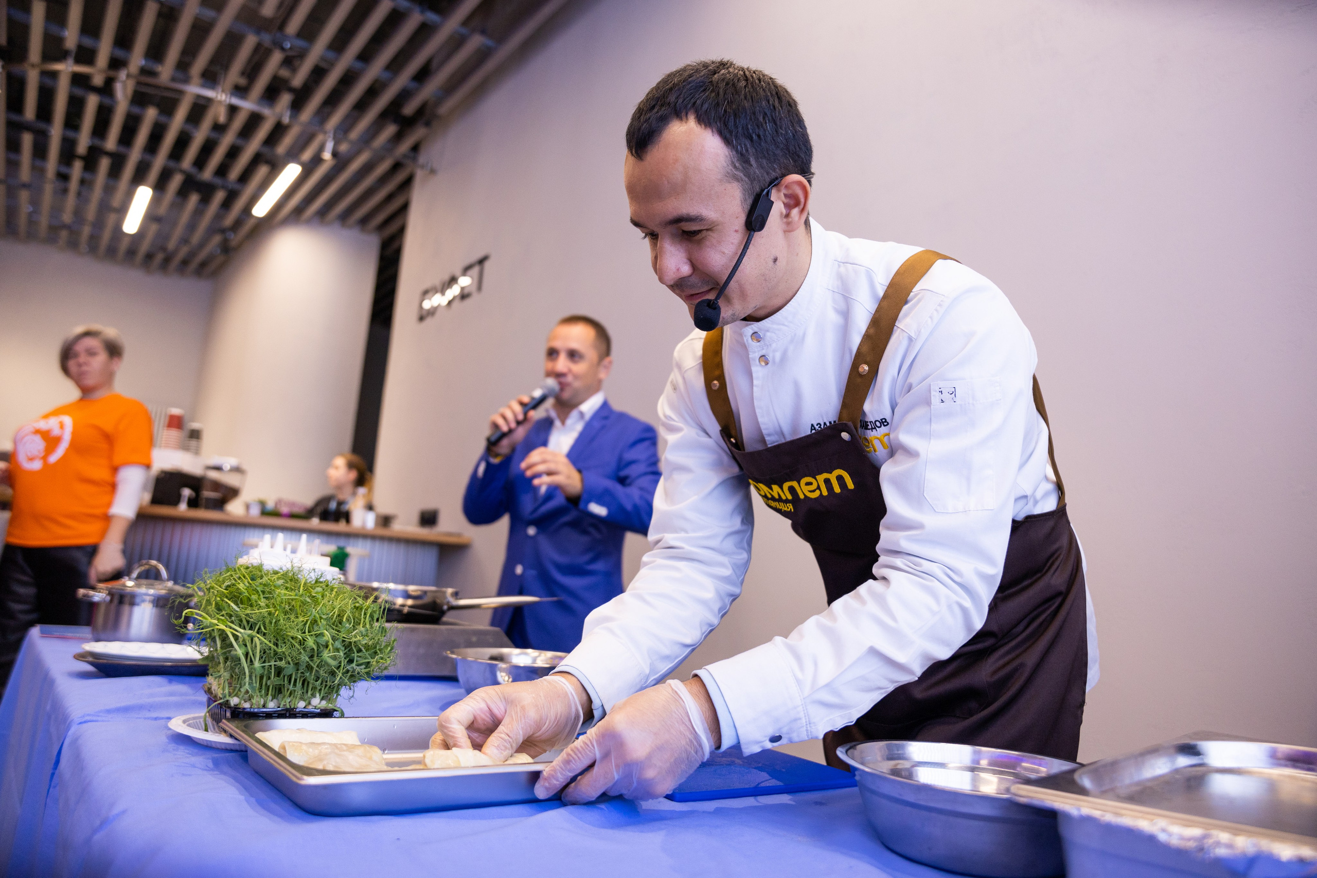 День народного единства в Национальном центре Россия. Олег Катакинов| Репортажный фотограф в городе у моря (Владивосток)