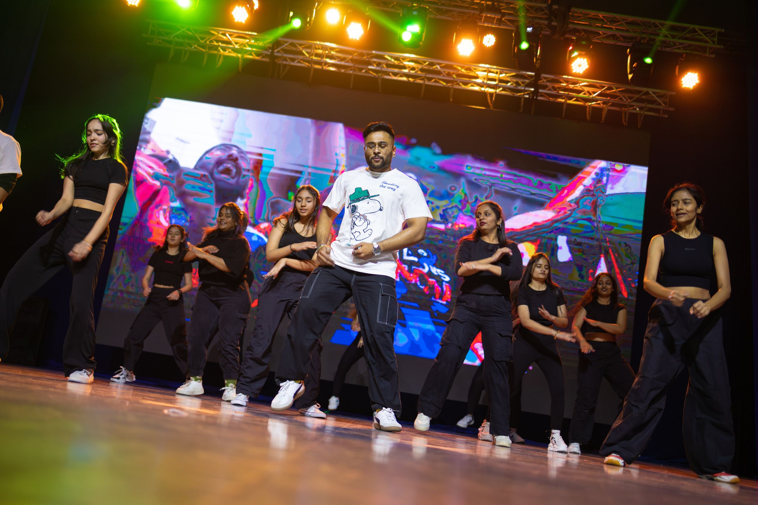 День международного студенческого единства в ДВФУ. Олег Катакинов| Репортажный фотограф в городе у моря (Владивосток)