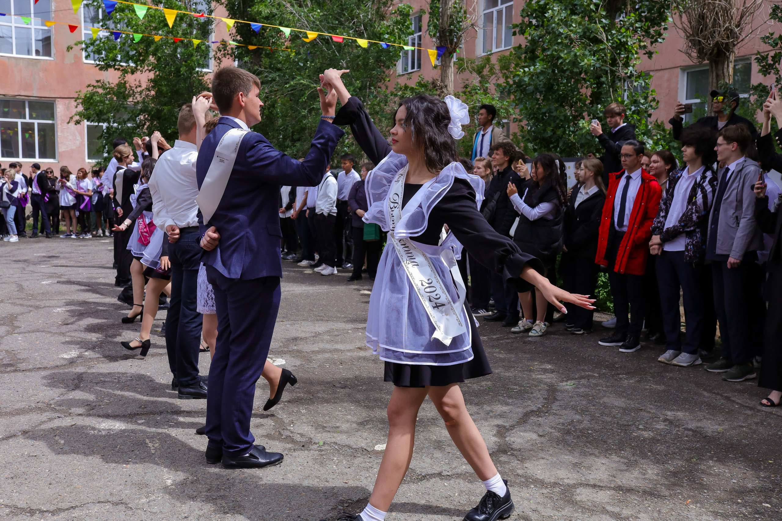 Выпускники. Фотограф в Жезказгане. Графический дизайнер