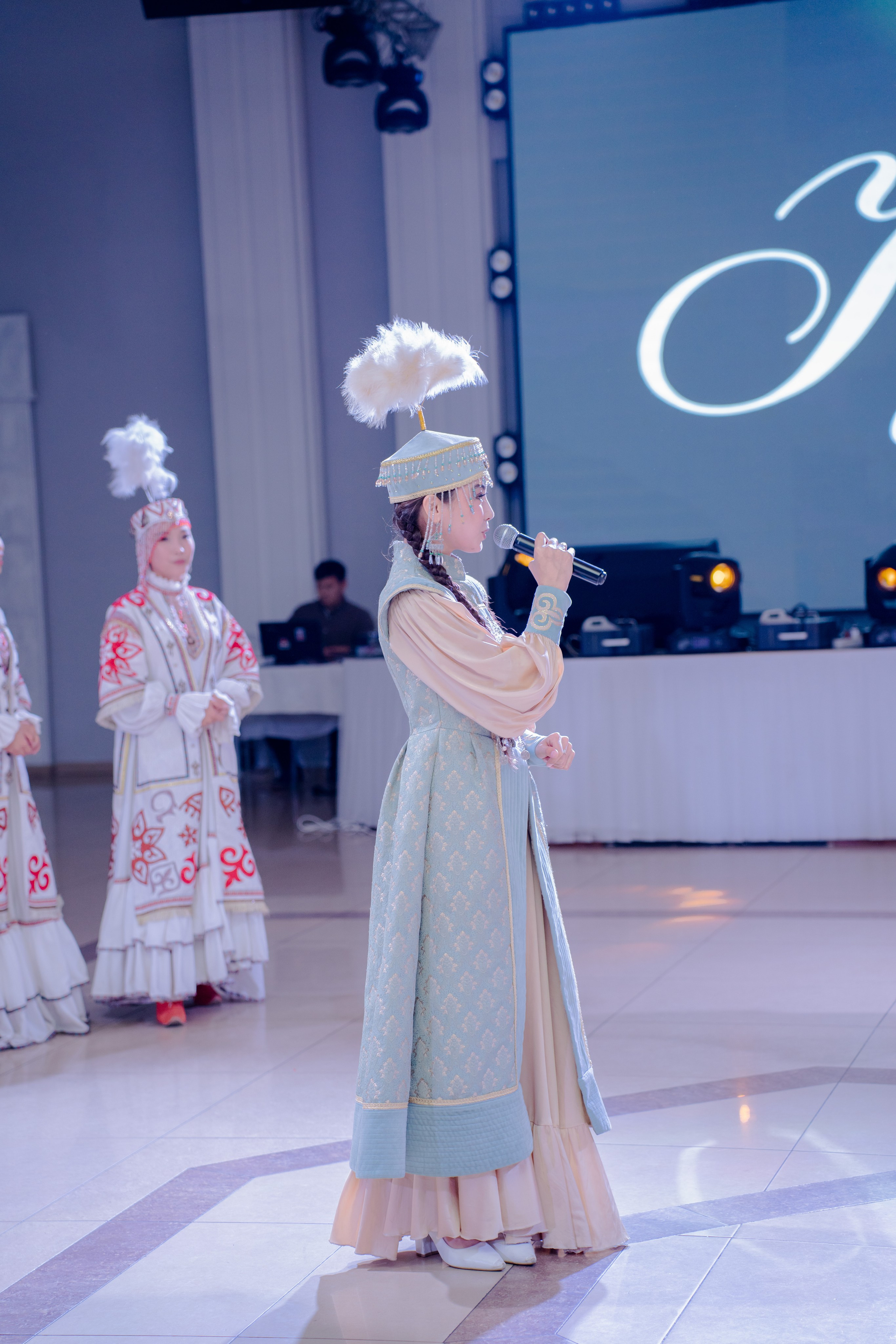 KAMILLA QYZ UZATU. Nomad media