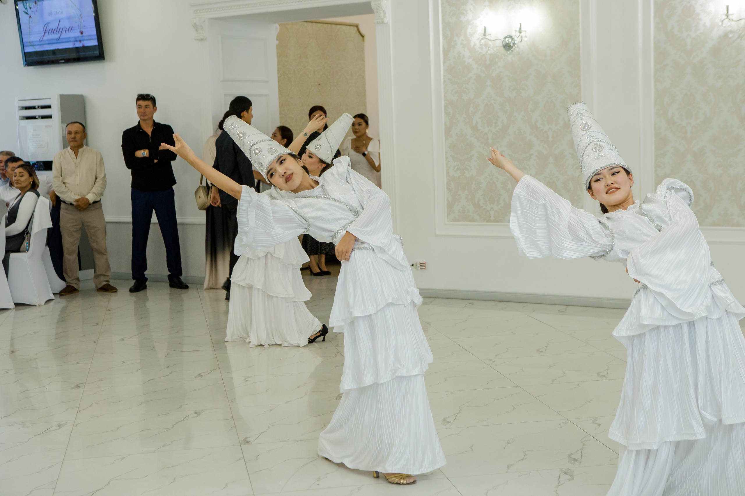 QYZ UZATU ZHADYRA. Свадебный и репортажный фотограф в Астане T.Yertay «Nomad media»