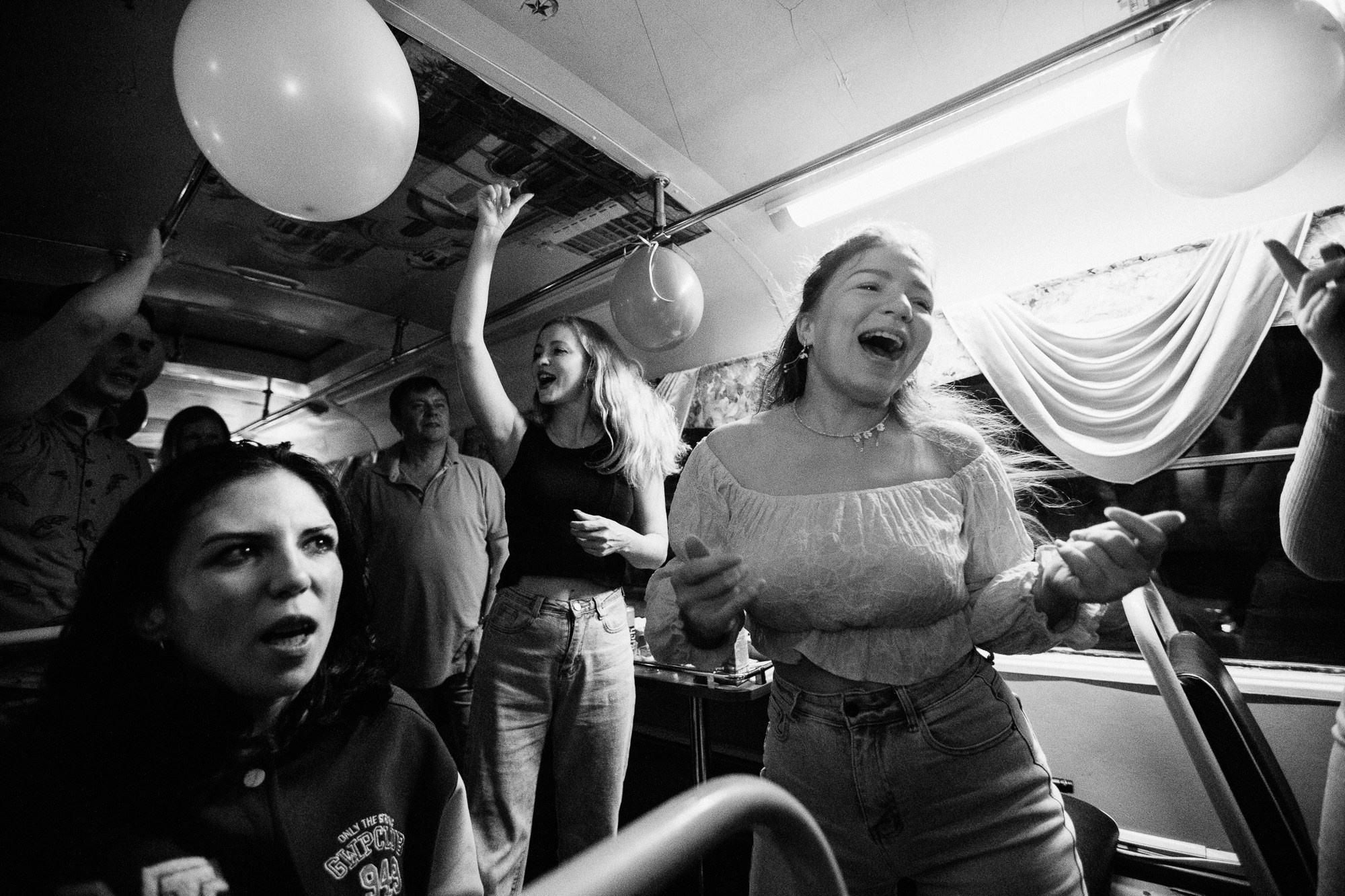 ДР в Трамвае!. Свадебный и семейный фотограф в Екатеринбурге Илья Рихтер