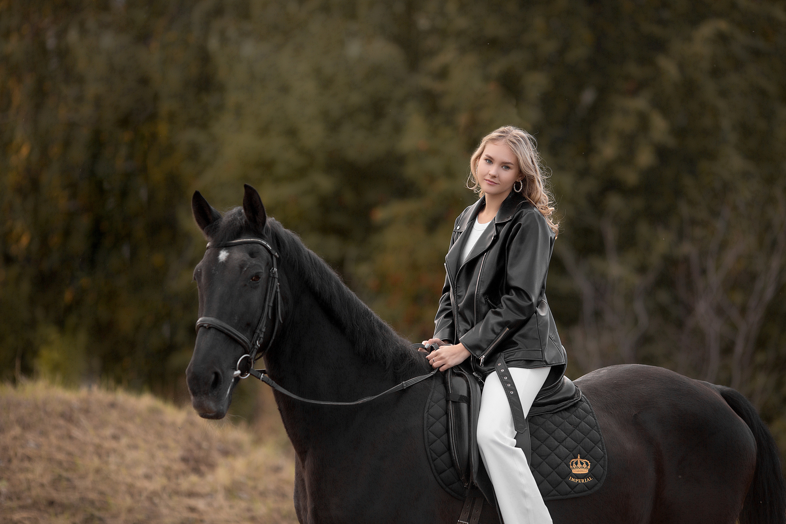 Люба и Жасмин. Фотосессия с лошадьми в Нижнем Новгороде