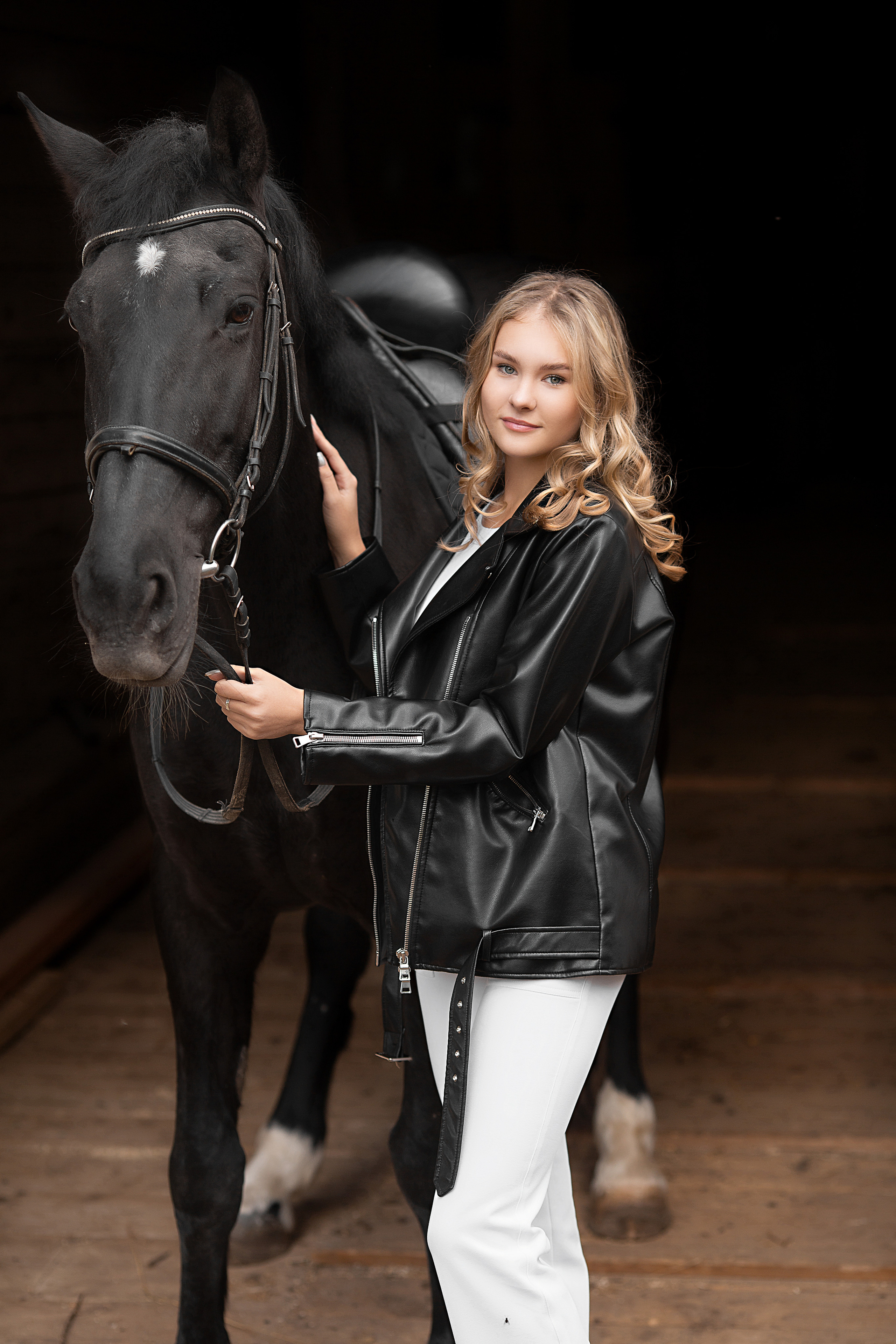 Люба и Жасмин. Фотосессия с лошадьми в Нижнем Новгороде