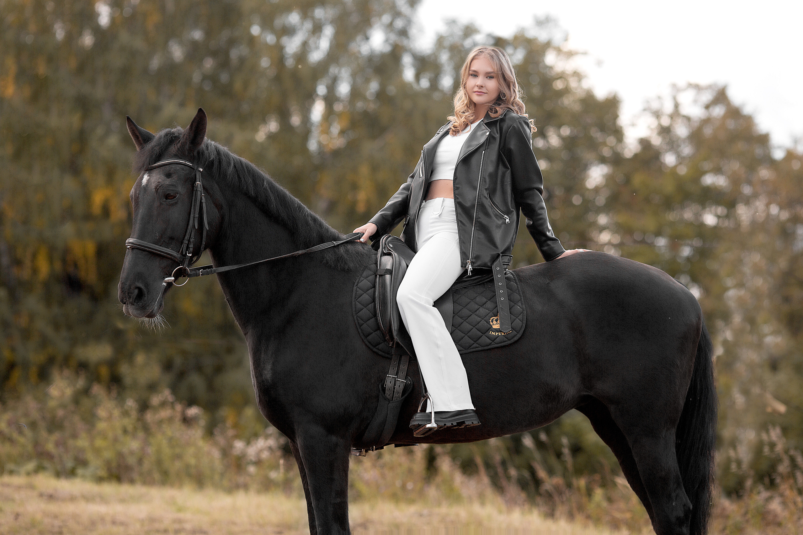 Люба и Жасмин. Фотосессия с лошадьми в Нижнем Новгороде