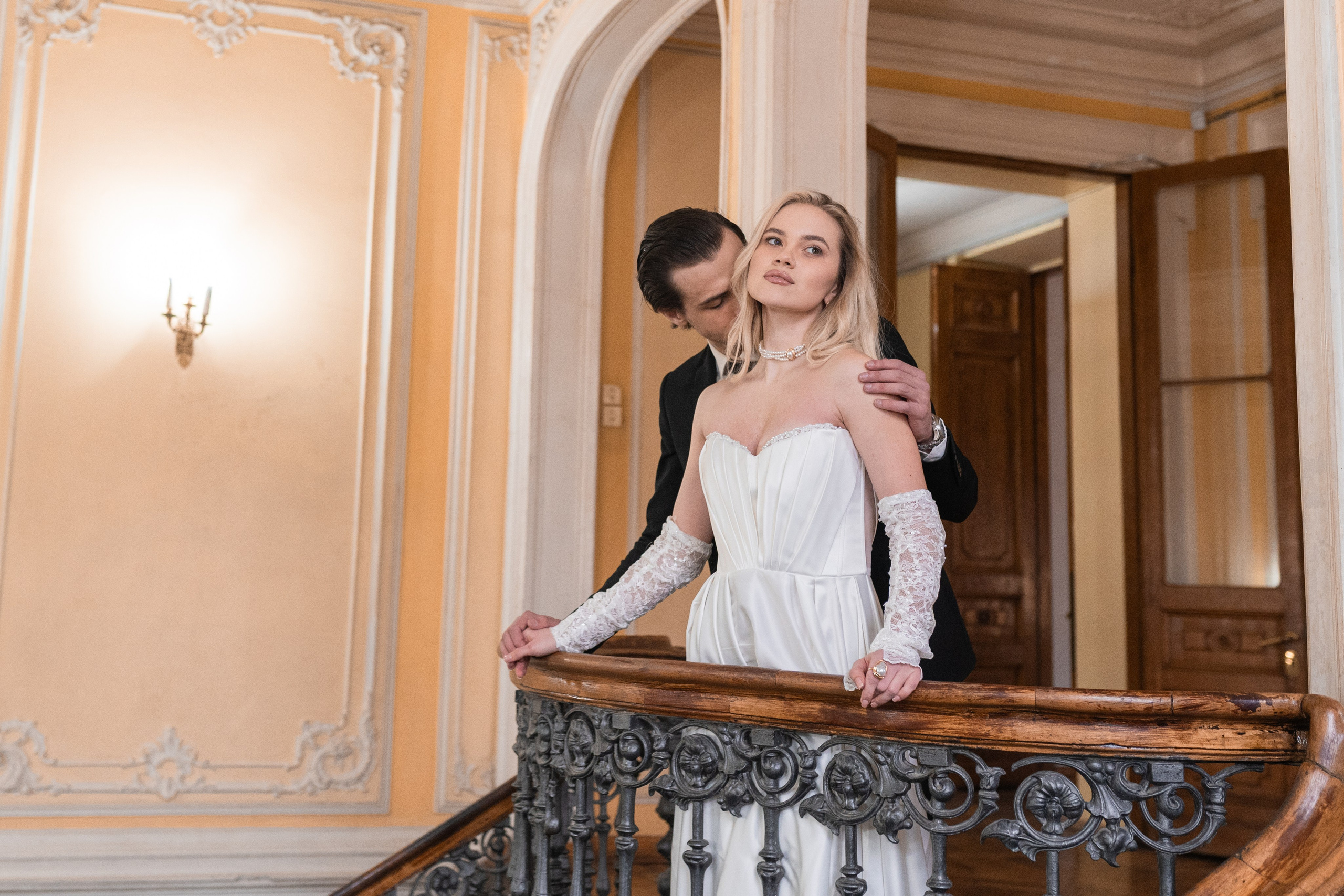 Свадебная фотосессия в Пушкинской библиотеке. Свадебный фотограф в Москве Анна Полушина