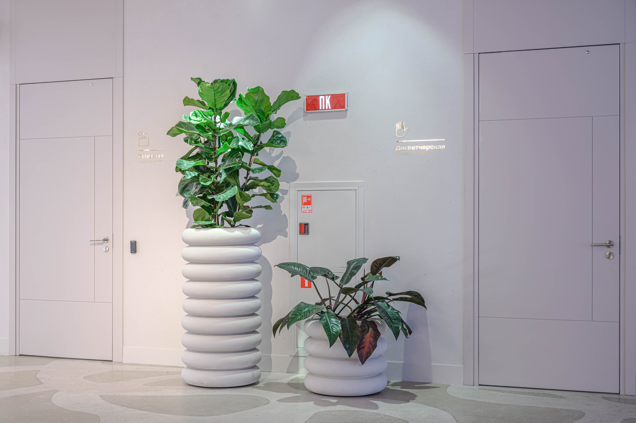 Фотосъемка мебели кофейни в холле аппартаментов Well. Интерьерный и репортажный фотограф в Санкт-Петербурге