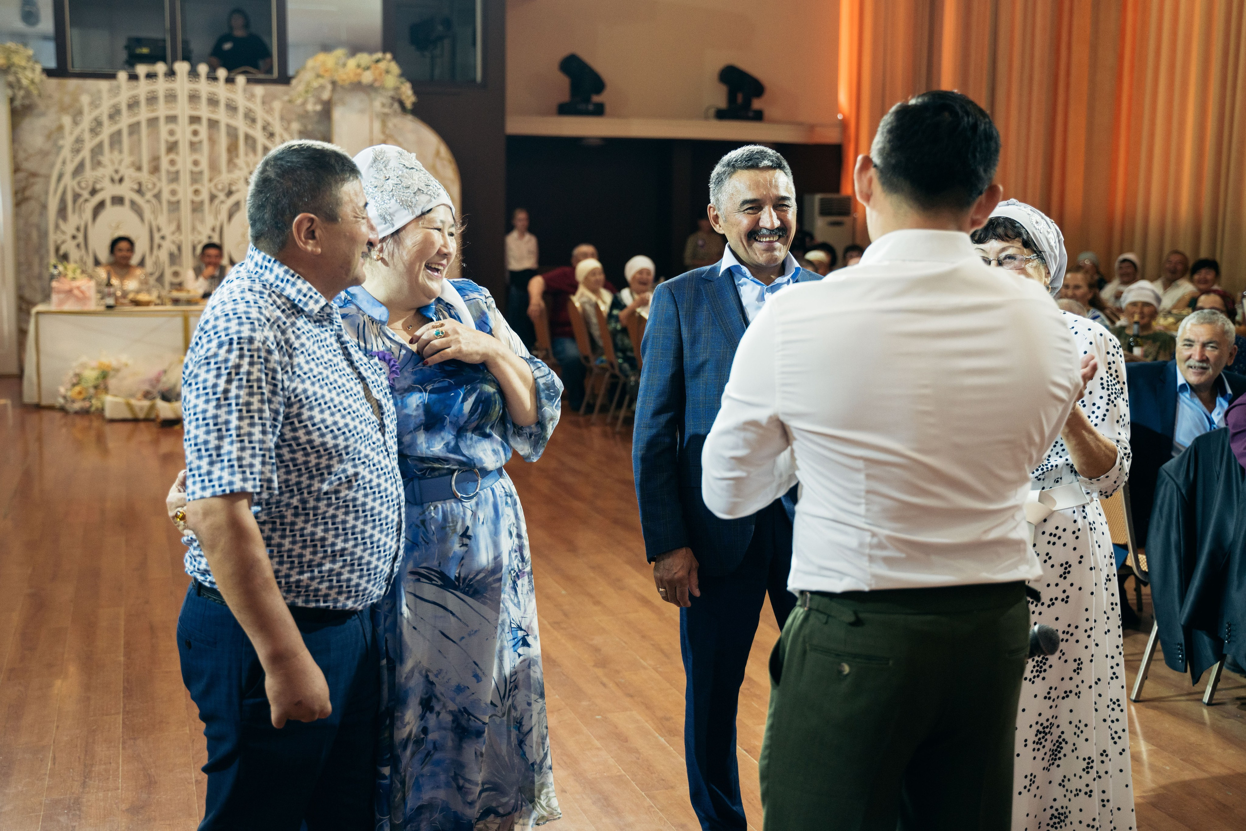 Ерлан и Айгера. Свадебный день. Отбор. ДК Орджоникидзе. Семейный и свадебный фотограф Молодзяновская Елена