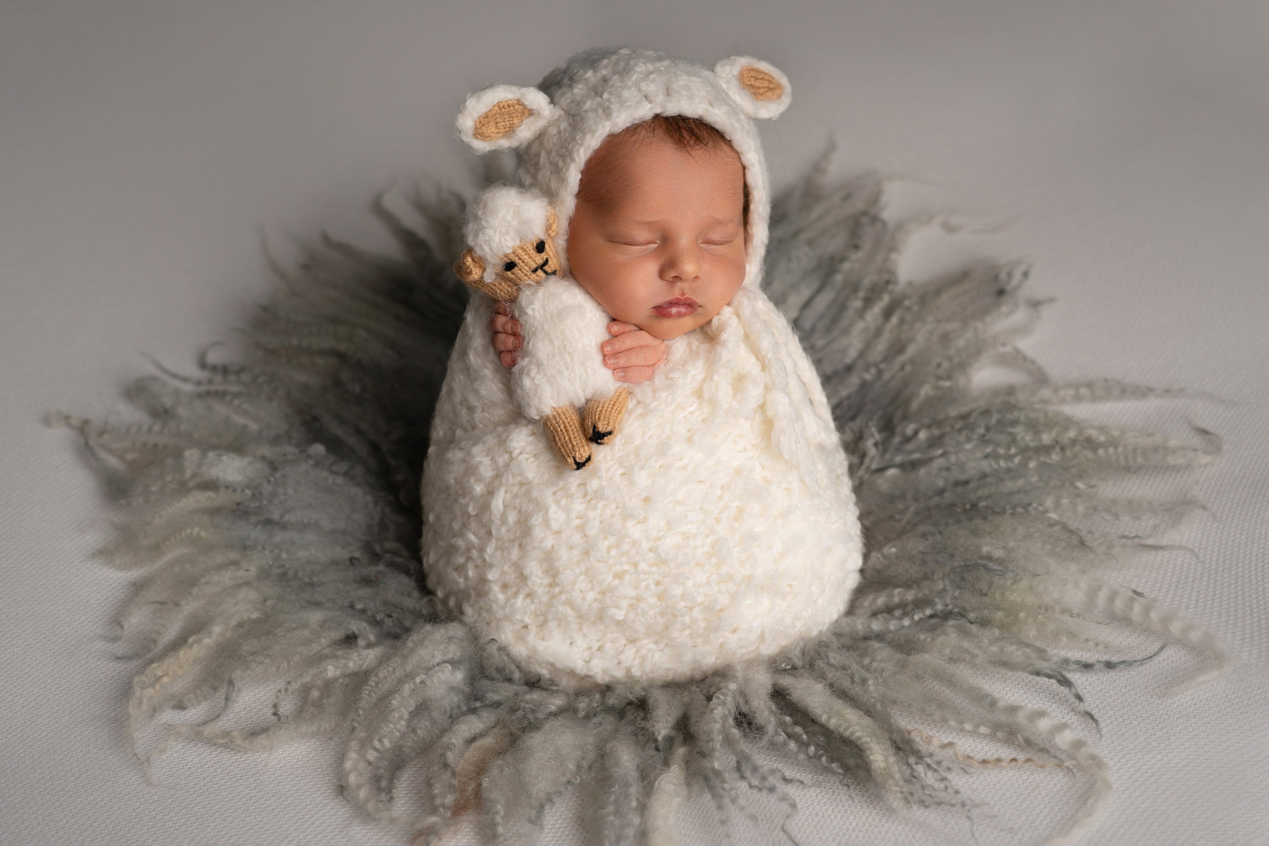 Ньюборн. Фотограф новорожденных Оренбург и свадебный фотограф Оренбург