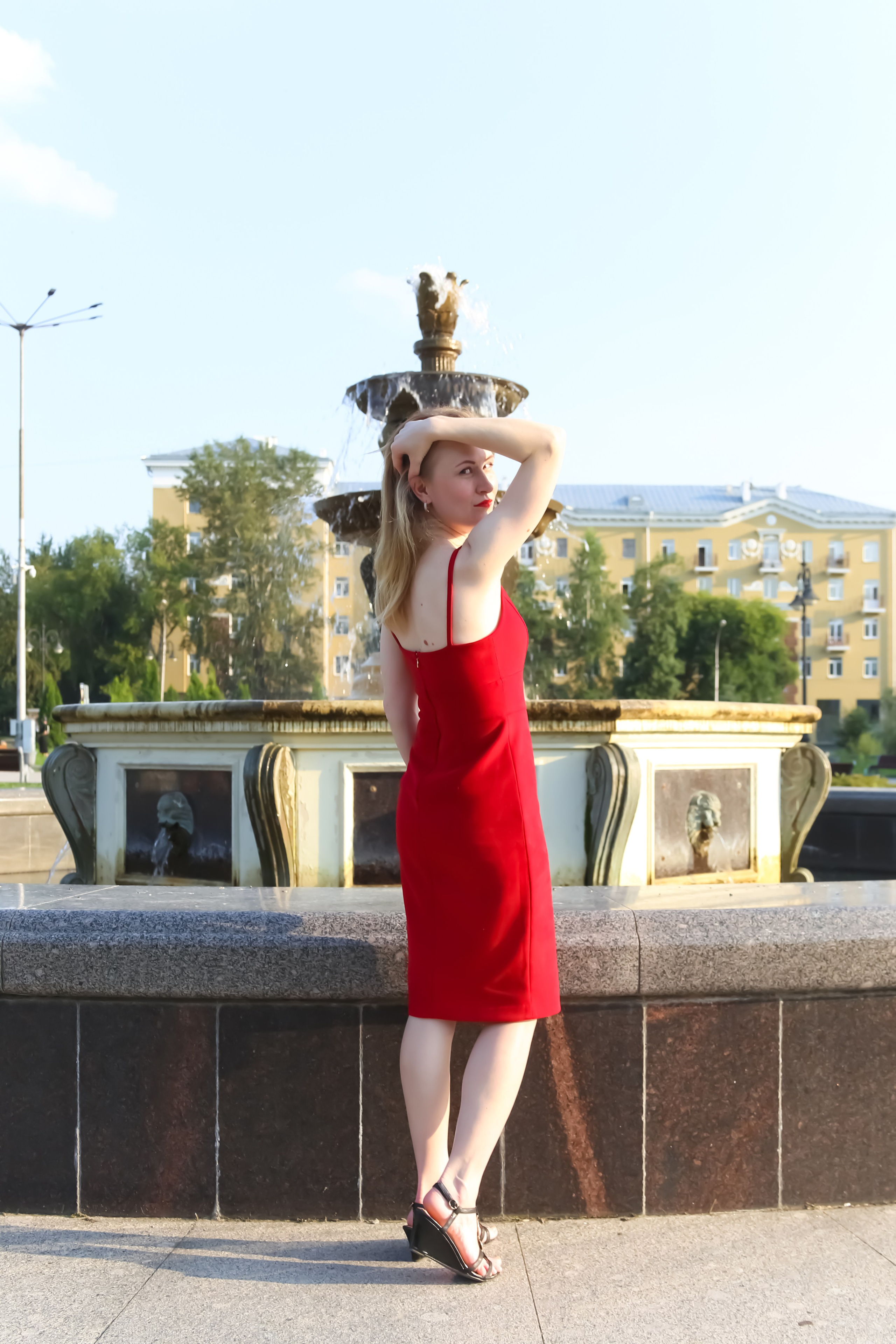 Маша на прогулке летом. Фотограф Пермь. Фотосессия в фотостудии Перми и на свежем воздухе