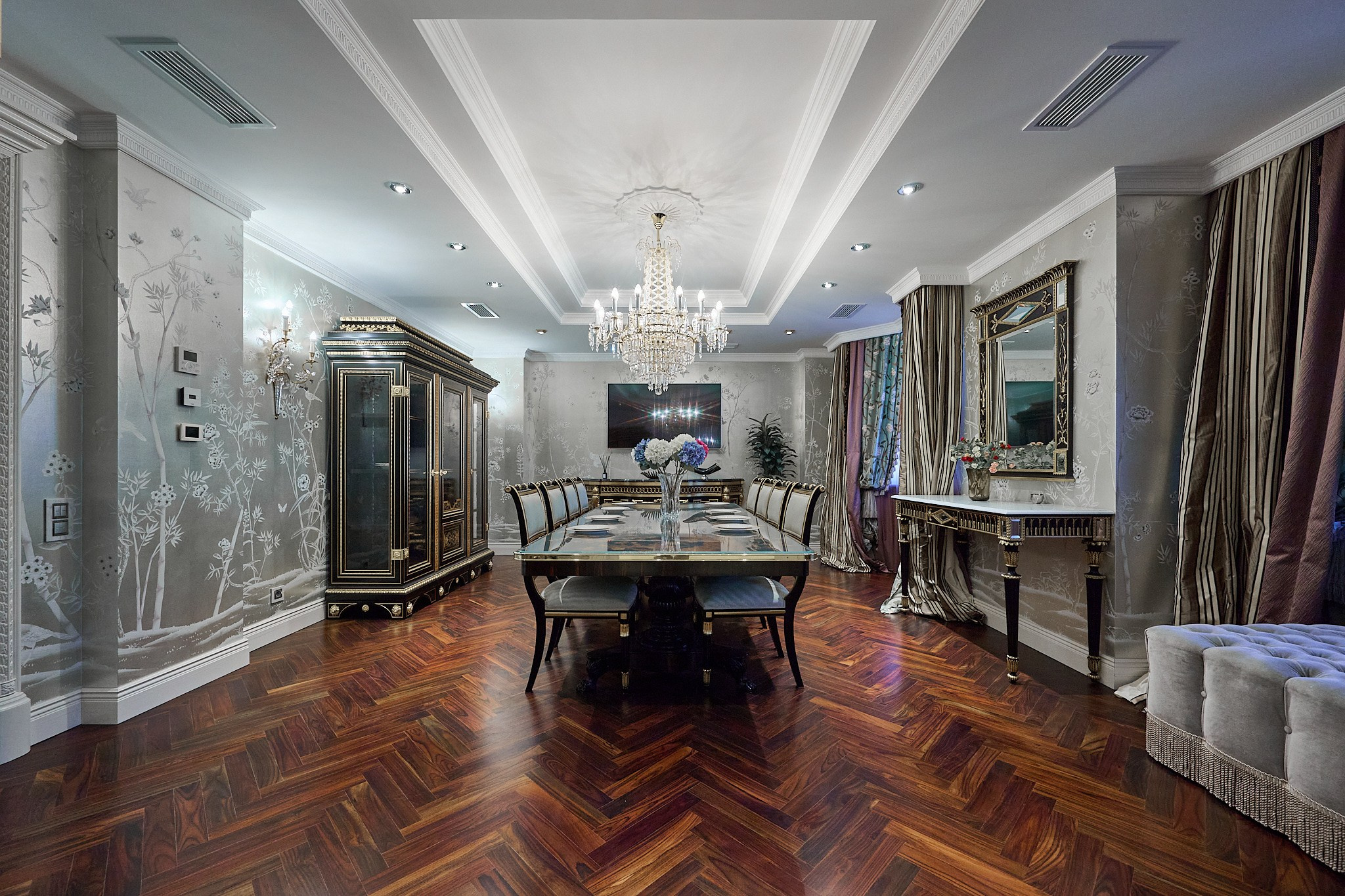 стол стулья зал есть коричневые оттенки темные цвета 