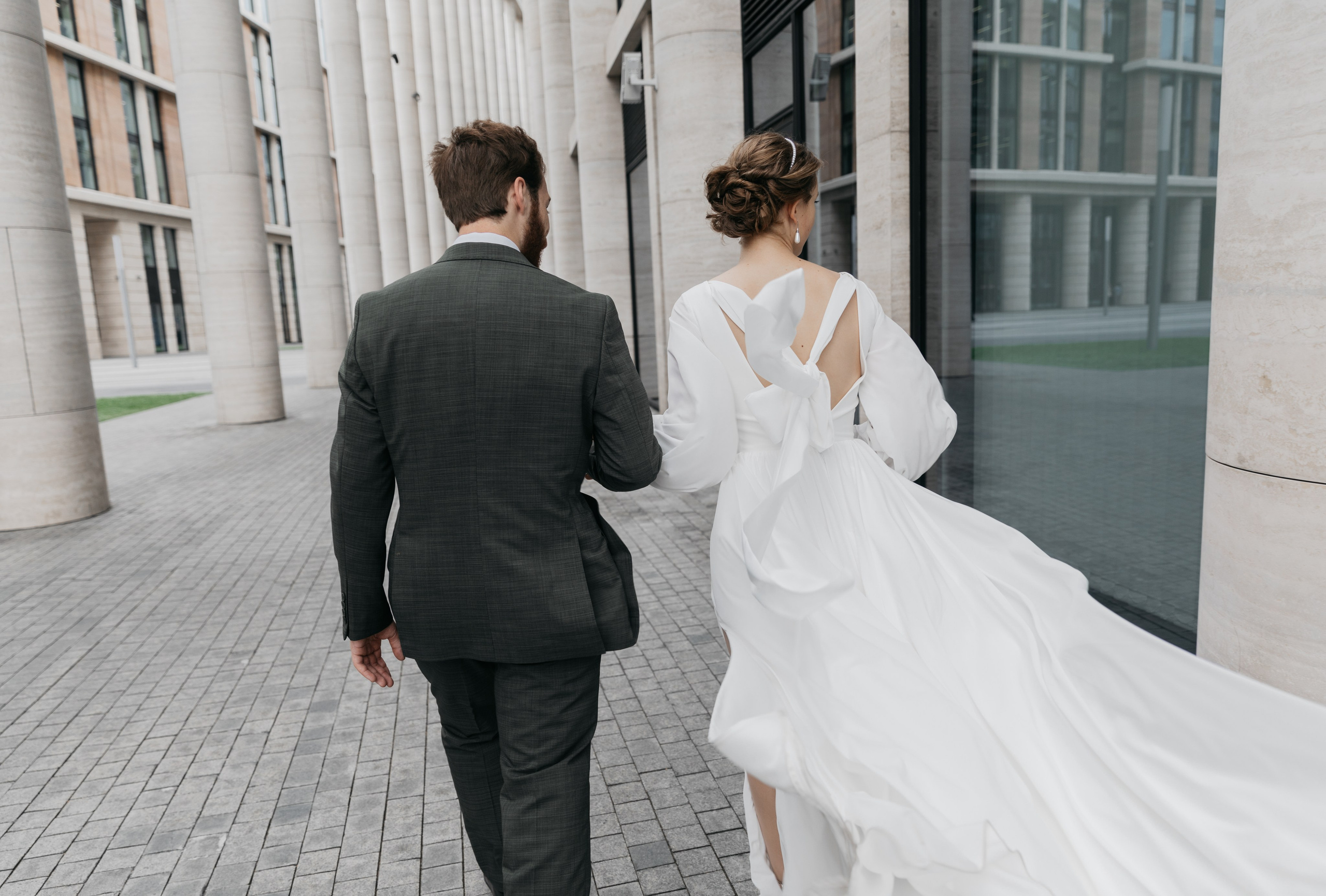 Любовь — противовес этому ужасу, любовь — акт единения и сохранения. Свадебный фотограф в Санкт-Петербурге