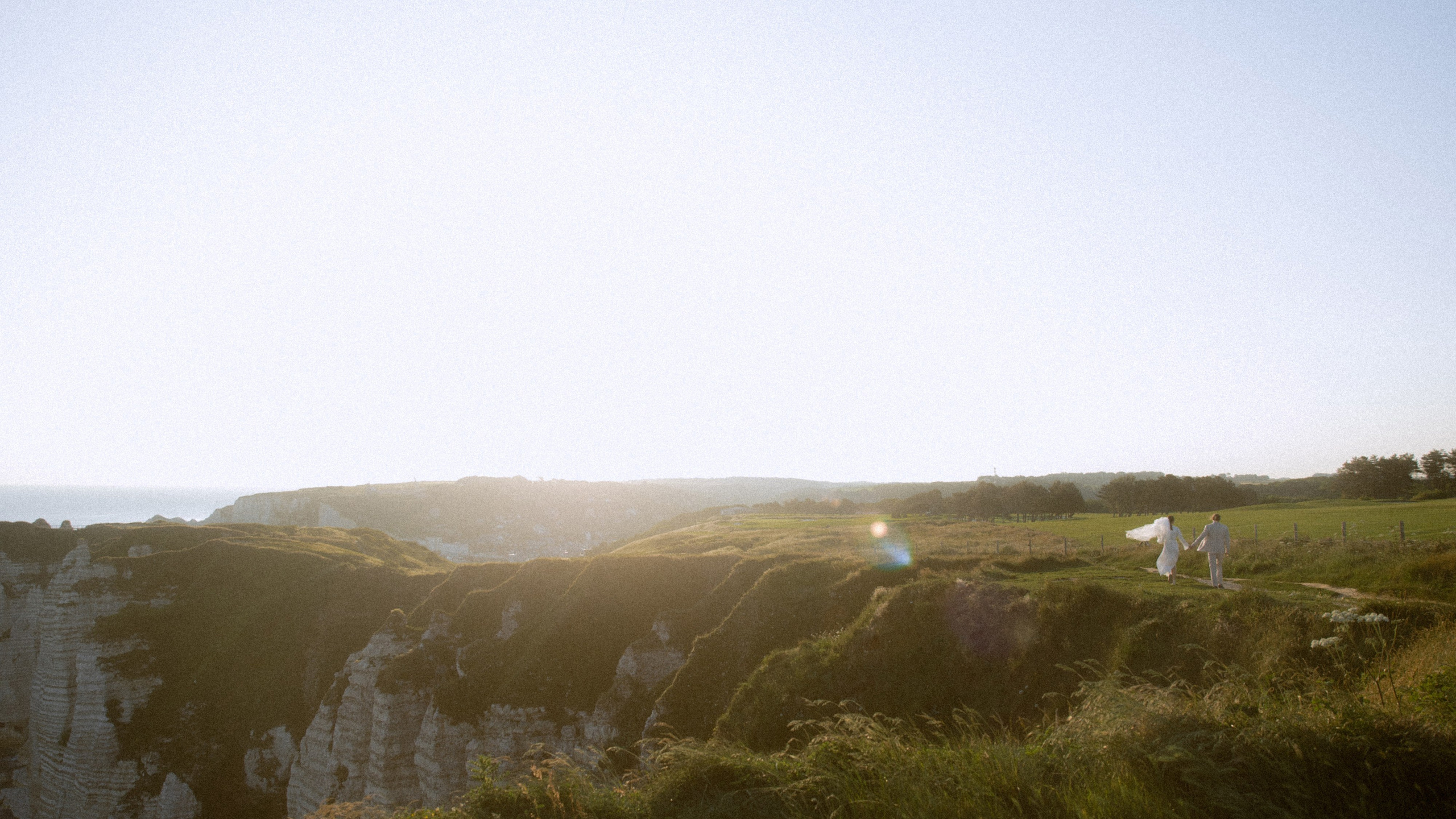 Étretat. Galina and Nikita Bykovets, a wedding photographer and videographer duo in Germany