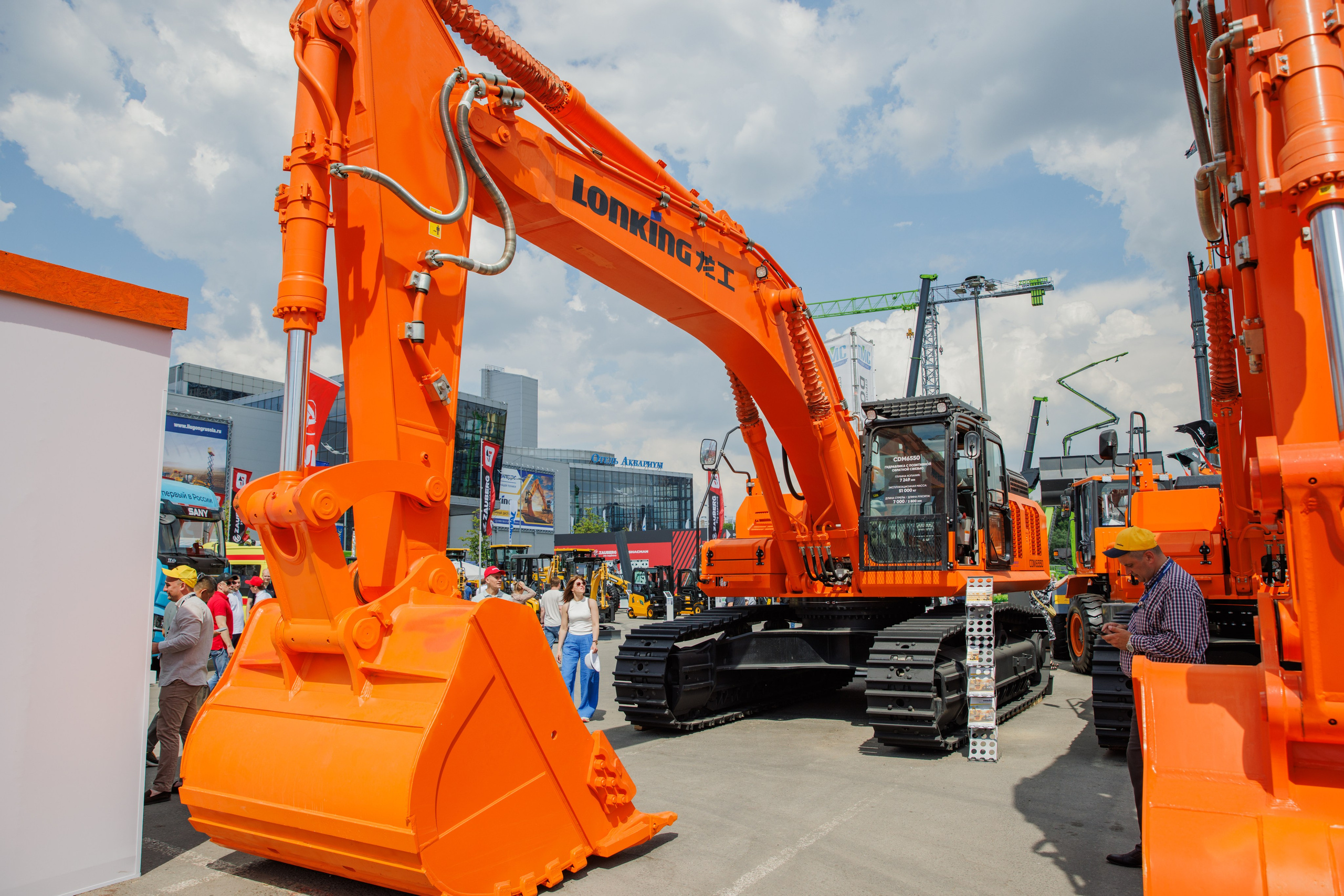 Выставка Спец. Техники. Фотограф Москва Шептаев Артём
