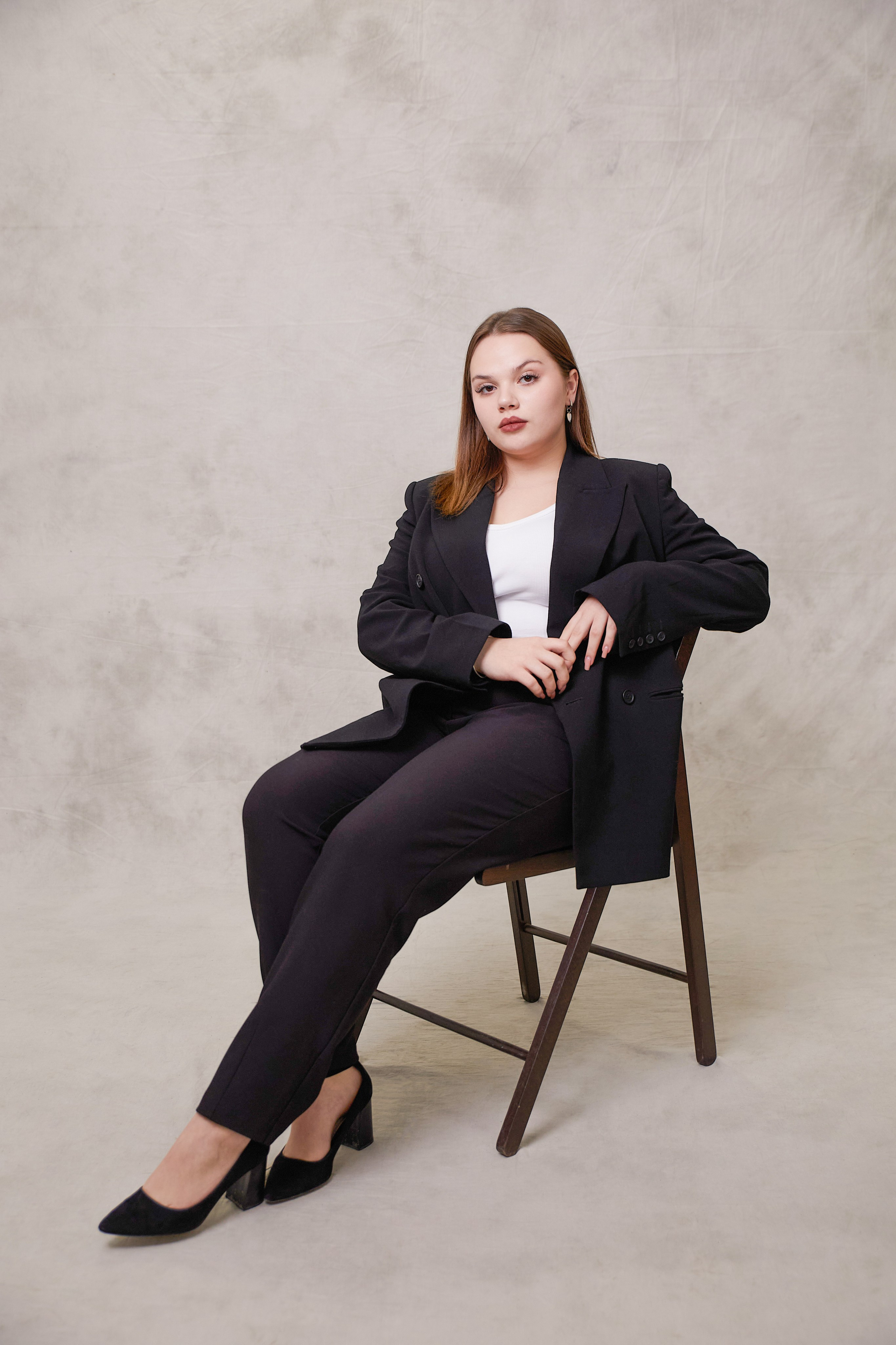 Стильный выпускной школьный альбом 9 и 11 класс «Классика» Тюмень. Выпускные альбомы в Тюмени для школ, садов, вузов спортивных секций