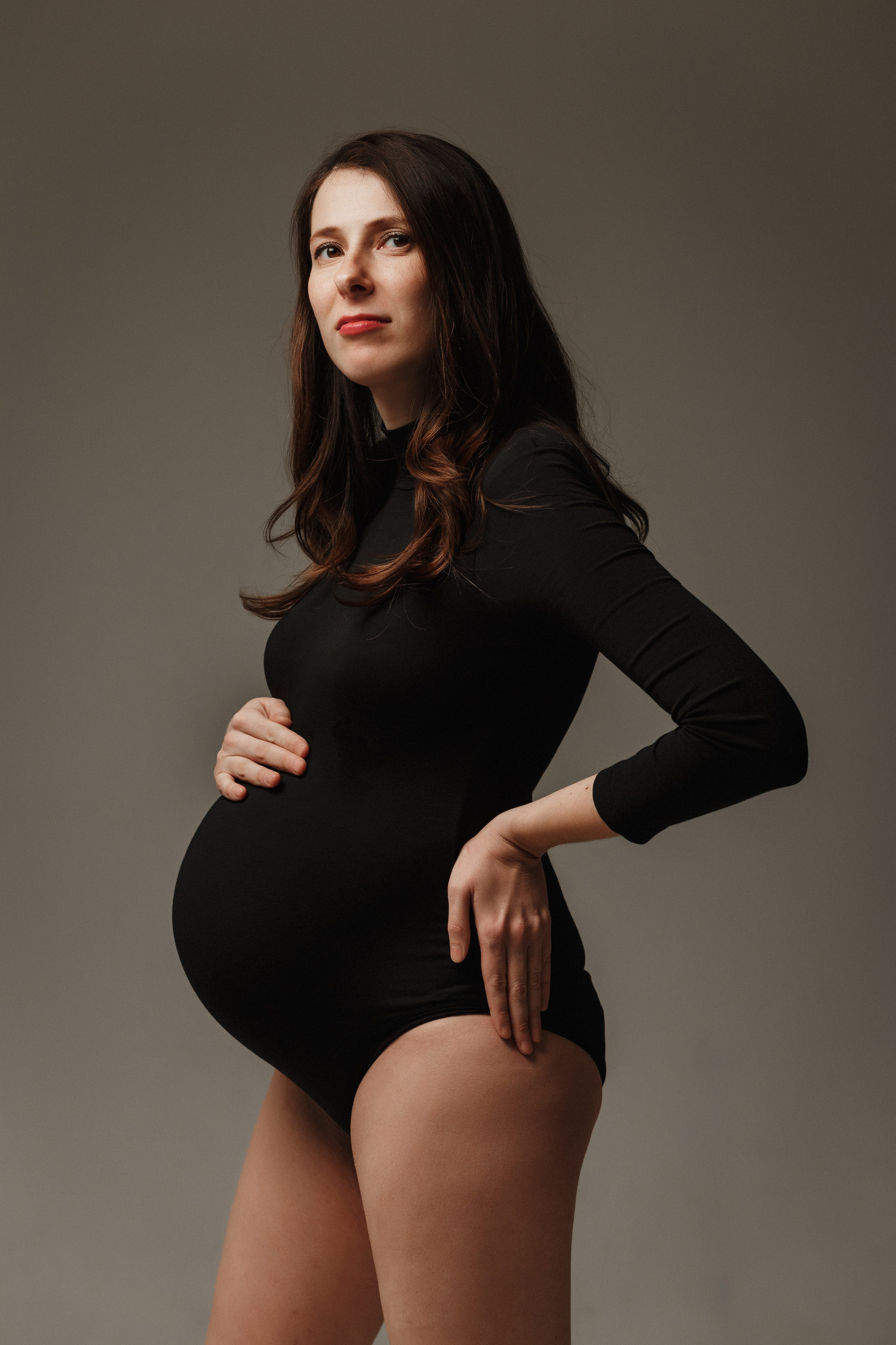 Дина и Толик в объятиях света и тени фотостудии Таганрога. Свадебный и семейный фотограф в Таганроге Бакарюк Антон