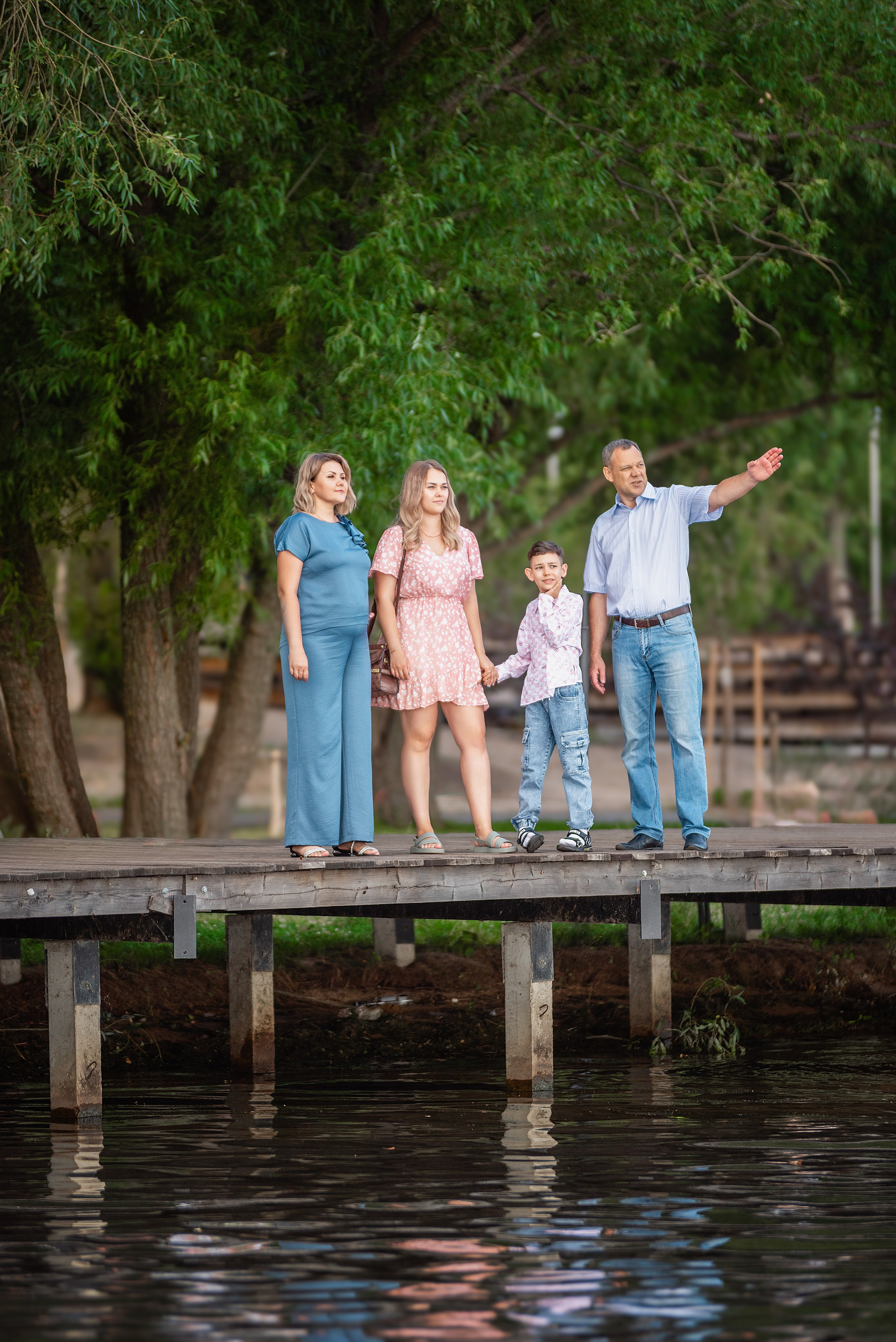 Семейная фотосессия дети мама папа и ребенок