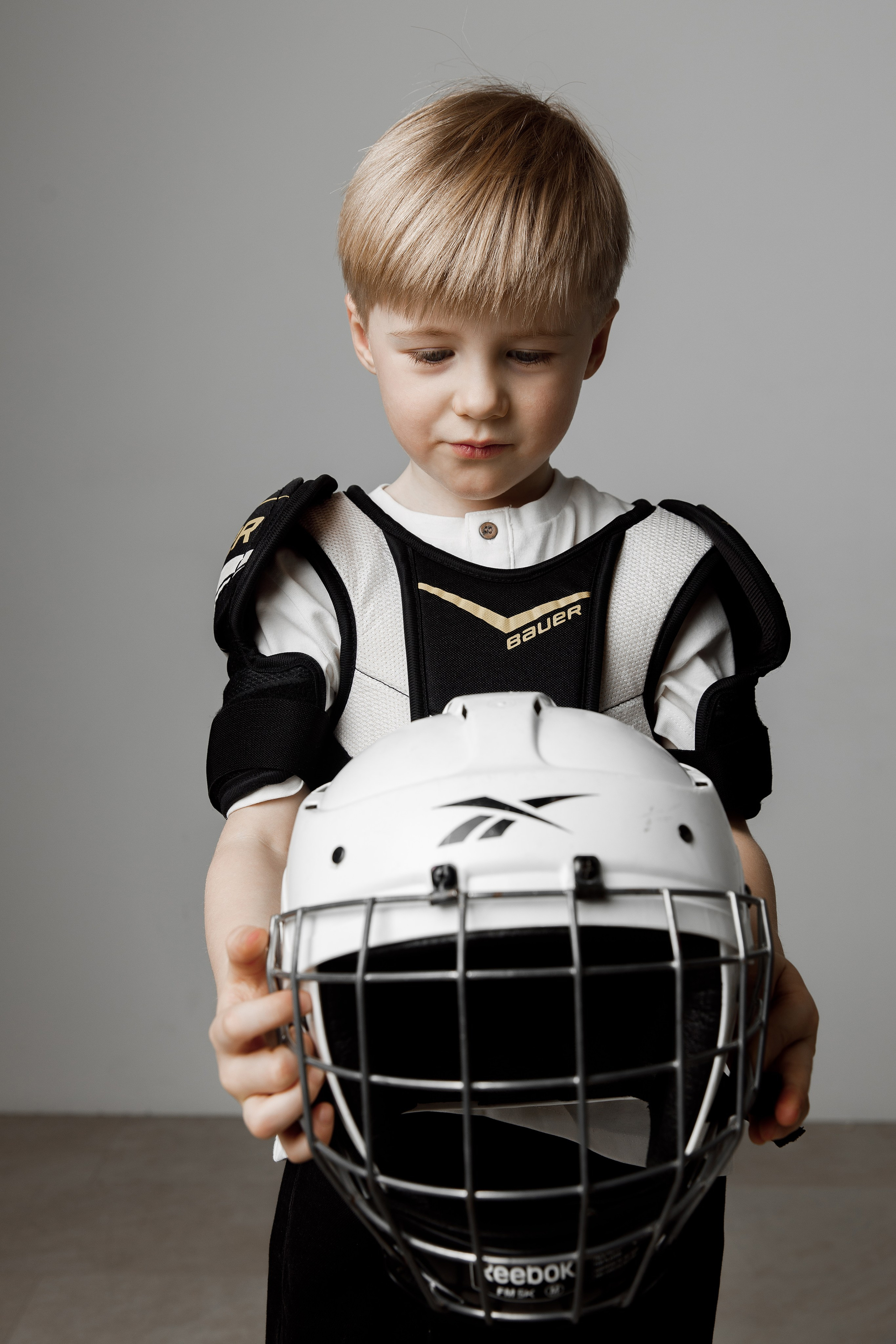 фотосессия мальчика хоккеиста