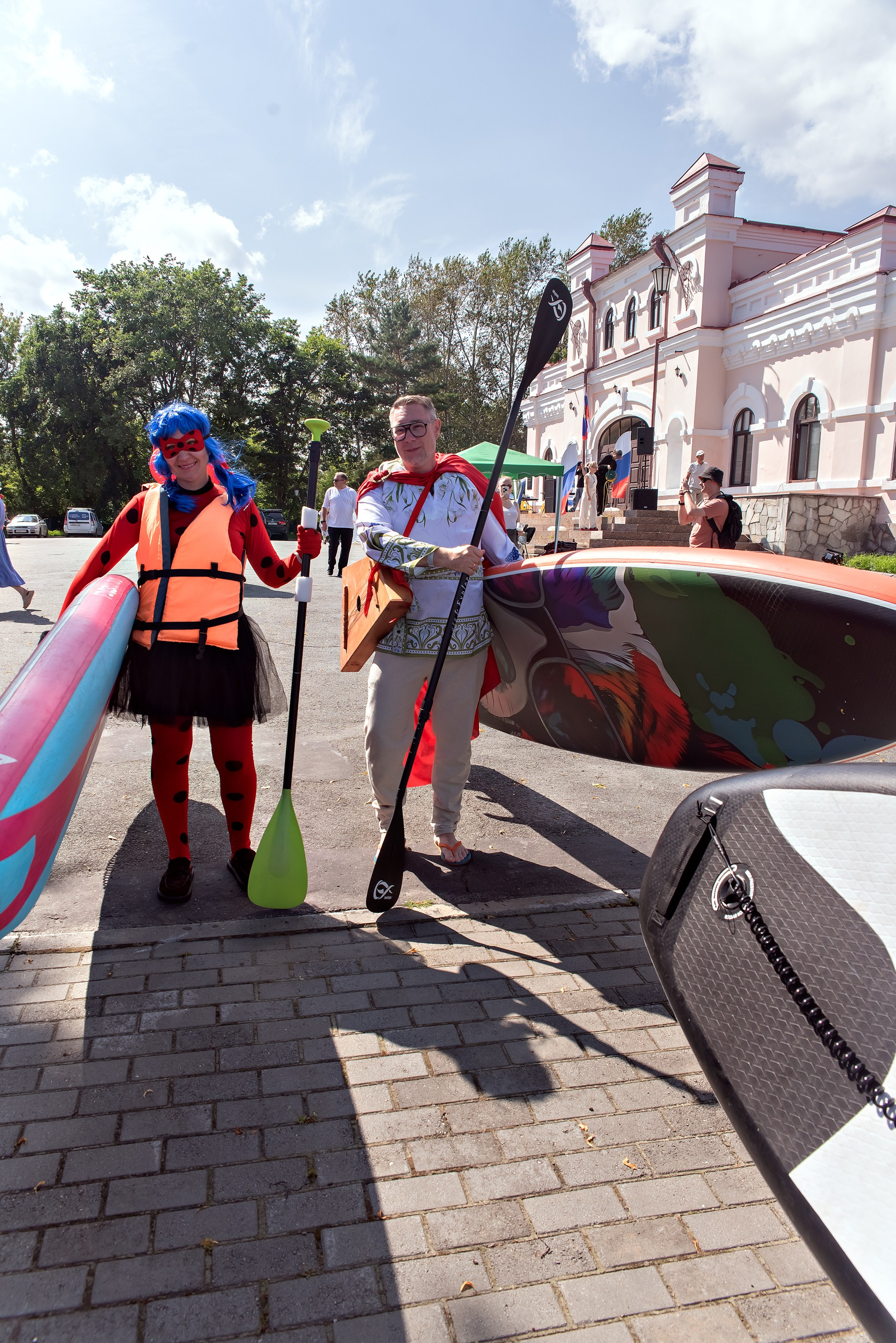 Кыштым впервые принял костюмированный сап-фестиваль «Город трёх мостов»! Так же участие в заплыве принимал мэр г. Кыштым — Заикин А. А. Свадебный и семейный фотограф в Кыштыме Челябинске Марина Шигапова