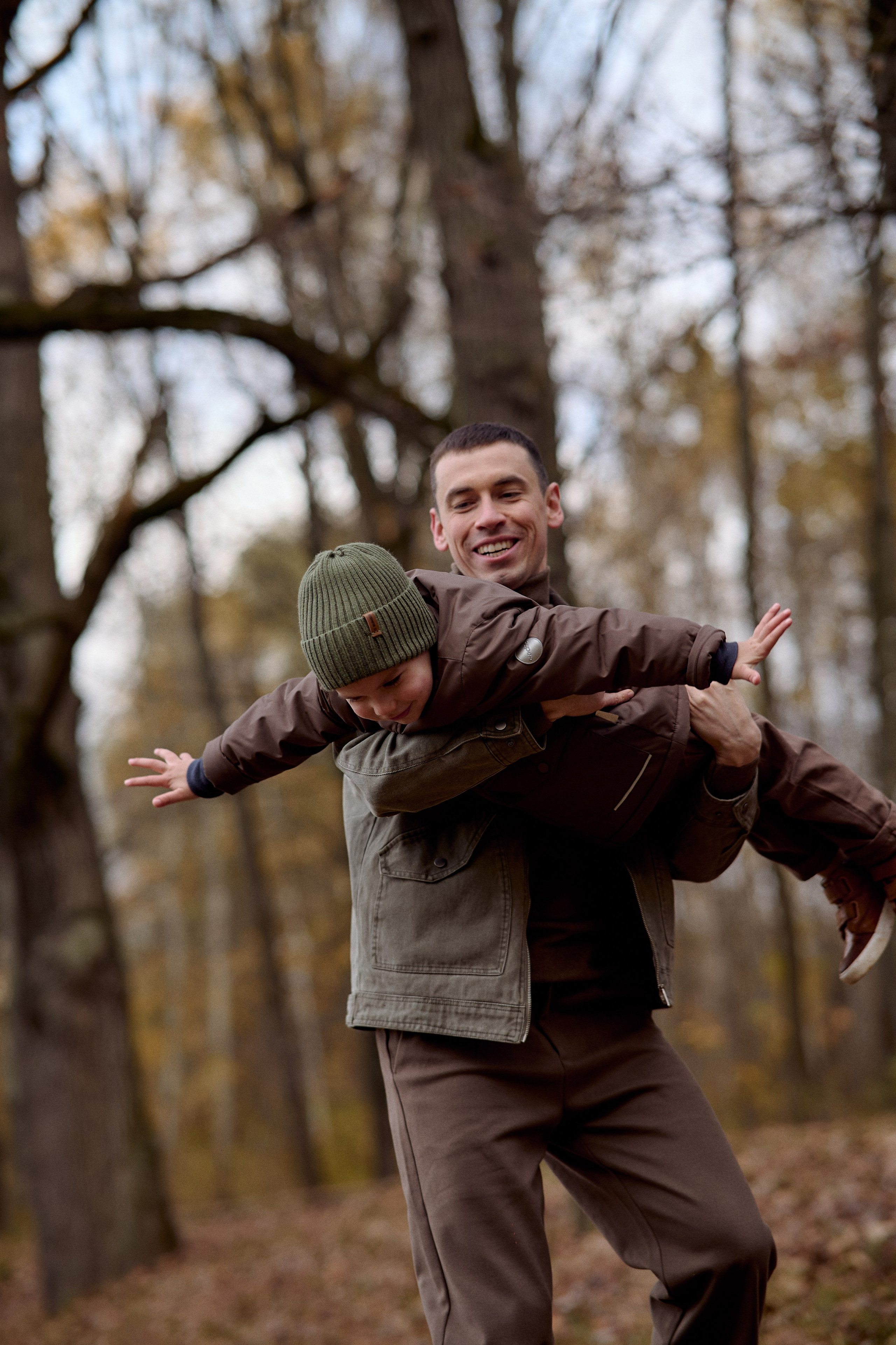 Вова, Юля и Максим в осеннем парке. Семейный и свадебный lifestyle-фотограф в Москве Мария Петрова
