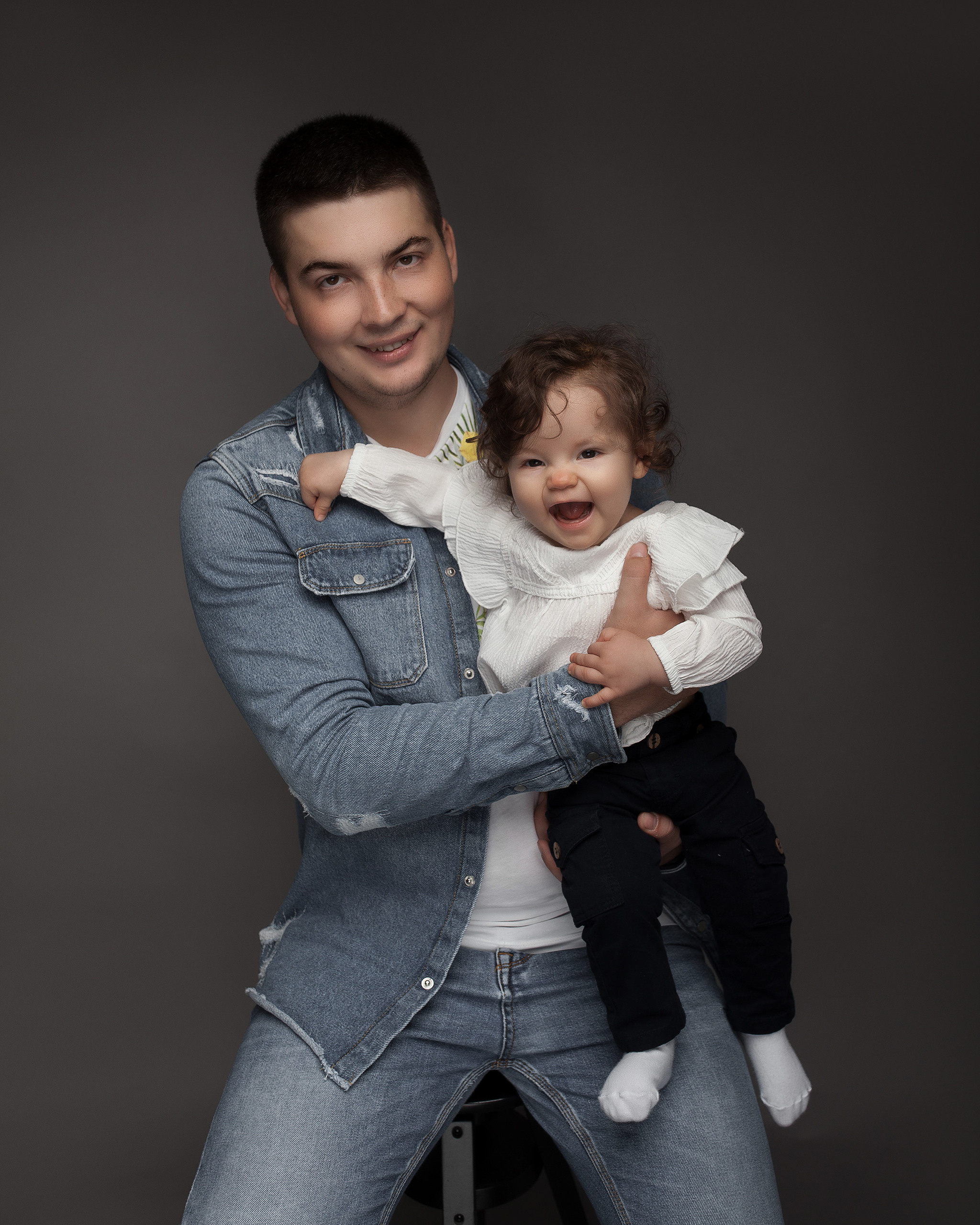 Мама, папа и лапочка дочка. Студия. Фотограф в Кумертау Уфа Мелеуз Салават Александра Сапрыкина