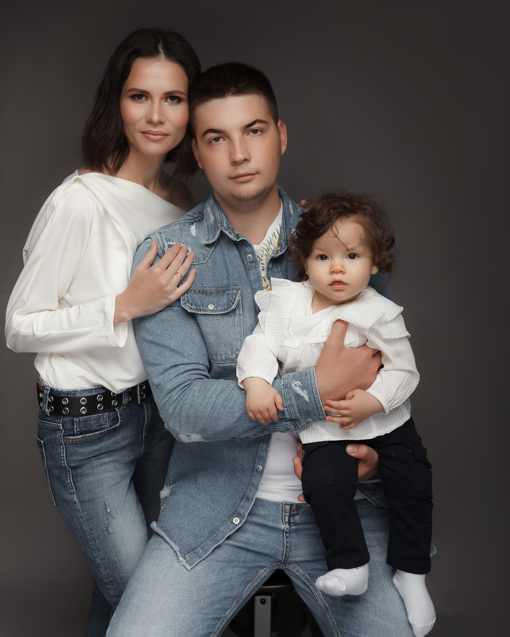 Мама, папа и лапочка дочка. Студия. Фотограф в Кумертау Уфа Мелеуз Салават Александра Сапрыкина