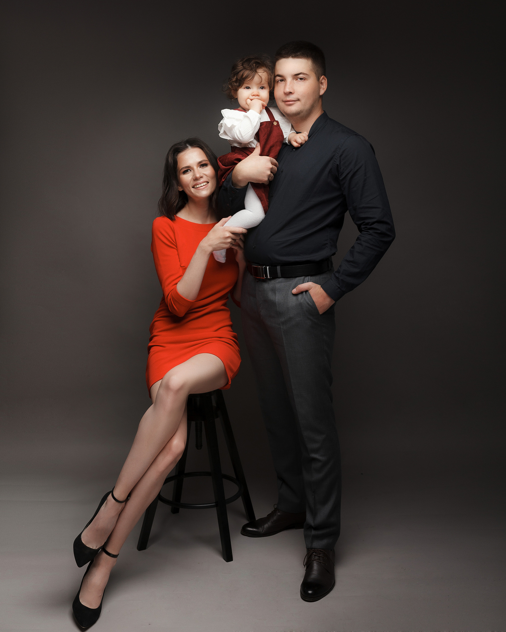 Мама, папа и лапочка дочка. Студия. Фотограф в Кумертау Уфа Мелеуз Салават Александра Сапрыкина