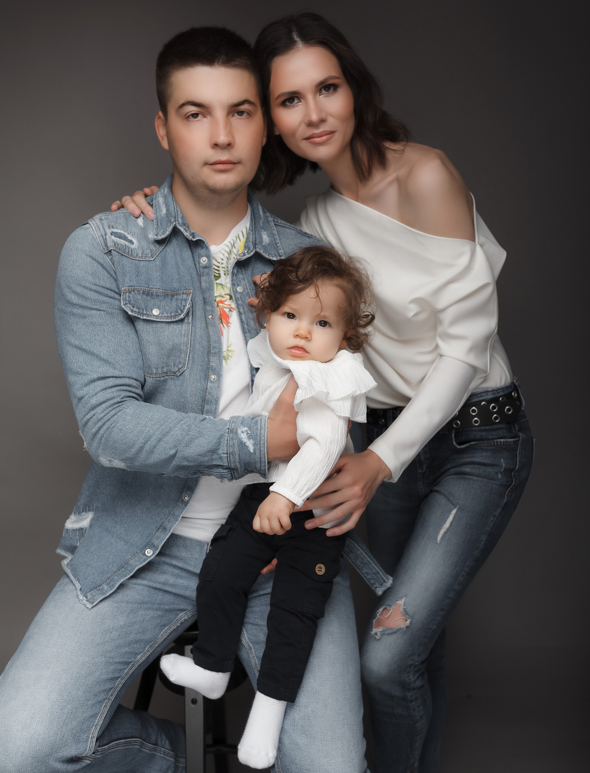 Мама, папа и лапочка дочка. Студия. Фотограф в Кумертау Уфа Мелеуз Салават Александра Сапрыкина