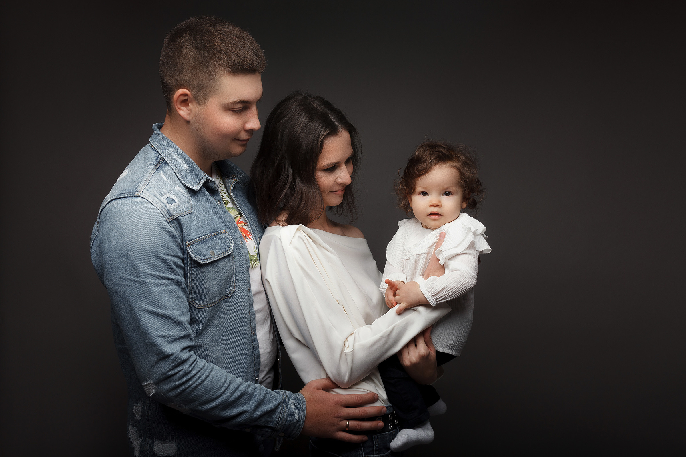 Мама, папа и лапочка дочка. Студия. Фотограф в Кумертау Уфа Мелеуз Салават Александра Сапрыкина