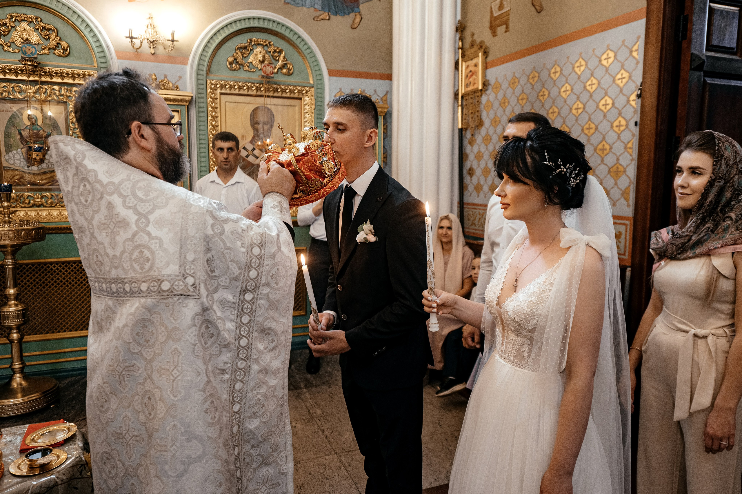 Свадьба с венчанием в Щелково. Прогулка в Гребнево, ресторан Кинза, отель Премиум. Свадебный и семейный фотограф Виктория Носачёва. Щелково, Москва и МО