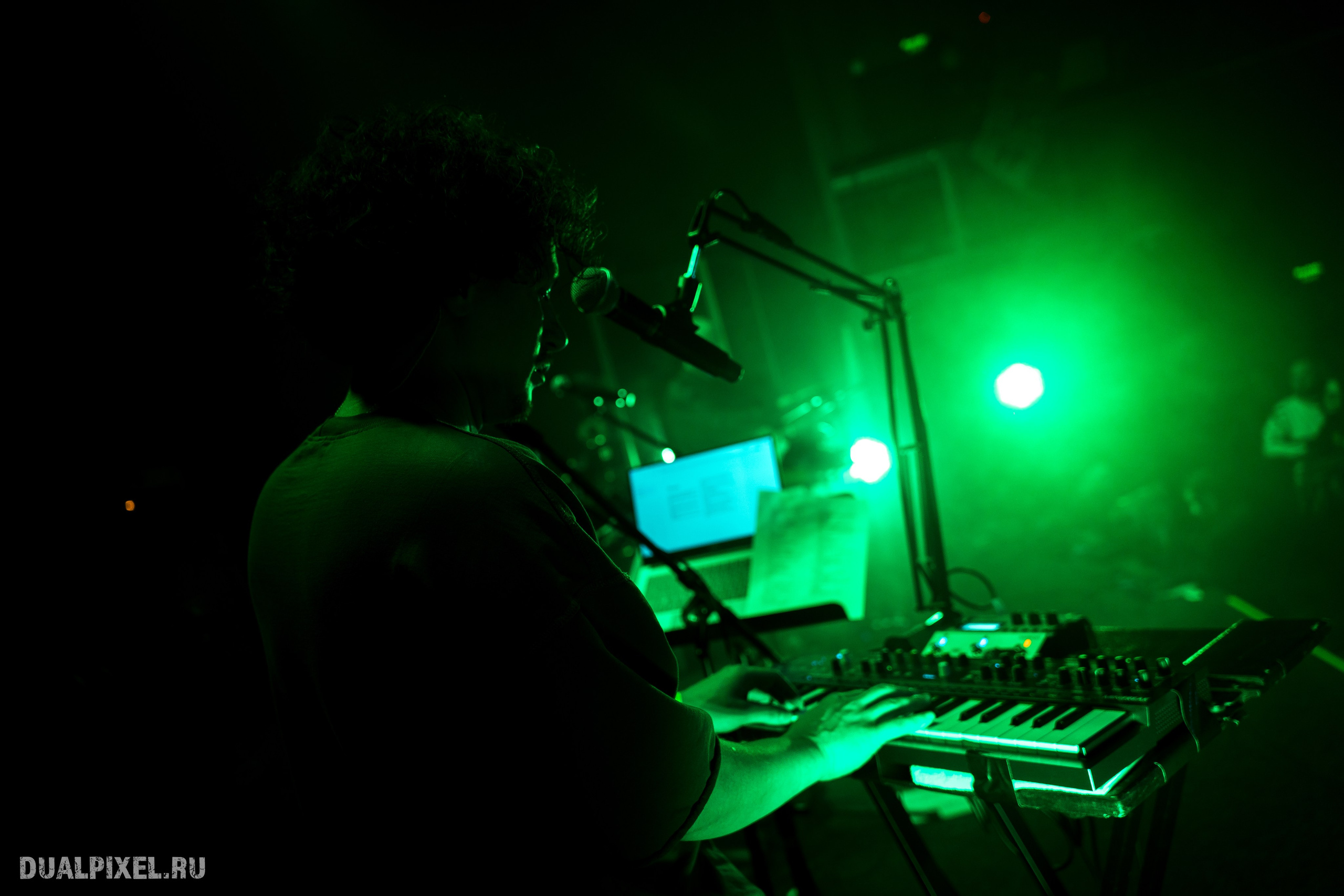 DenDerty концерт в Москве 30.03.2025. Магия музыки в кадре: Концертная Фотография