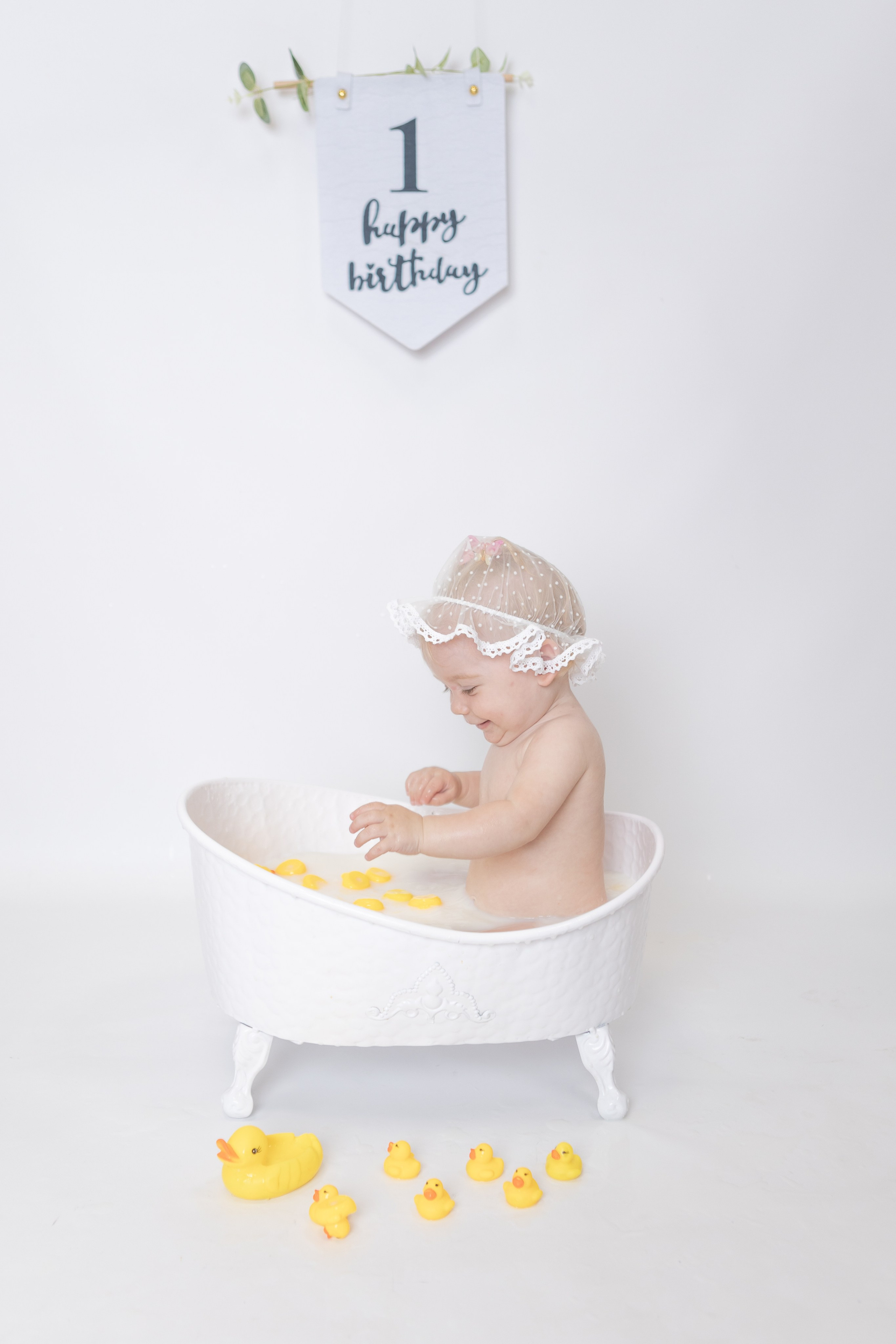 Молочные ванночки. Фотограф новорожденных. Детский и семейный фотограф Марьяна Юдина