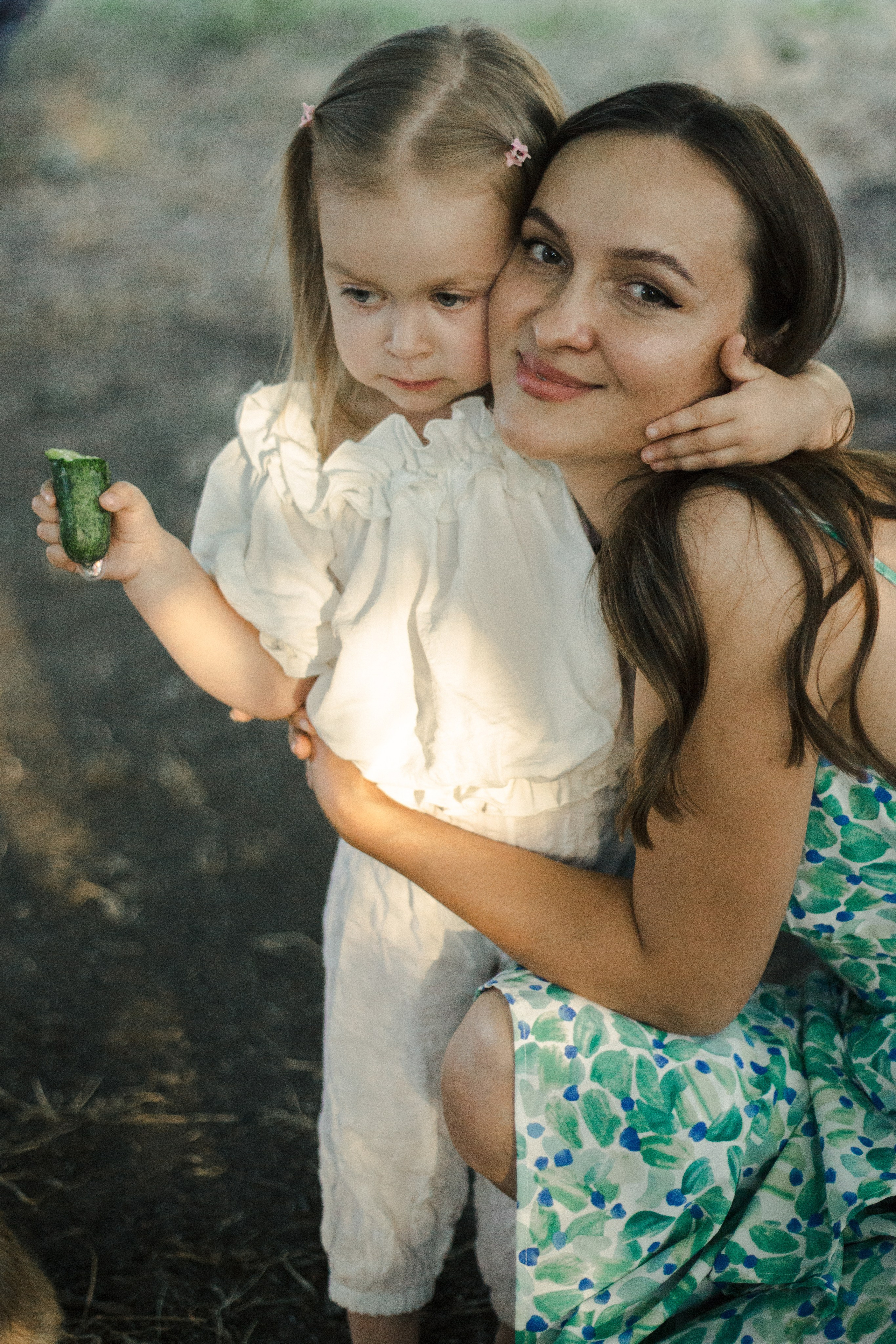 У бабушки в саду. Елизавета и Мария. Фотограф в Ростове-на-Дону и Краснодаре Елизавета Киселёва
