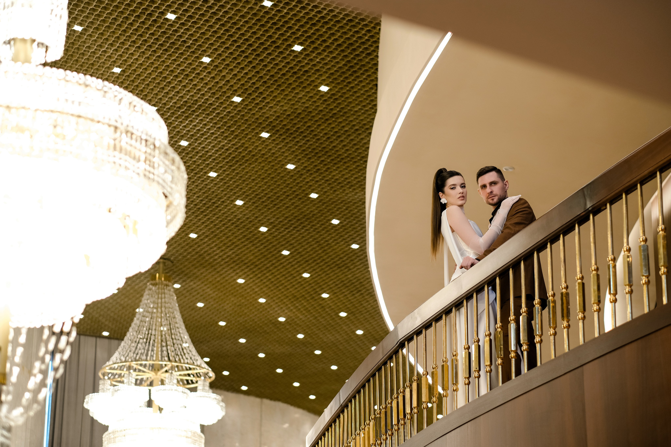 Свадебная фотосессия в театре драмы имени Наума Орлова. Свадебный фотограф в Челябинске Сырчикова Наталья