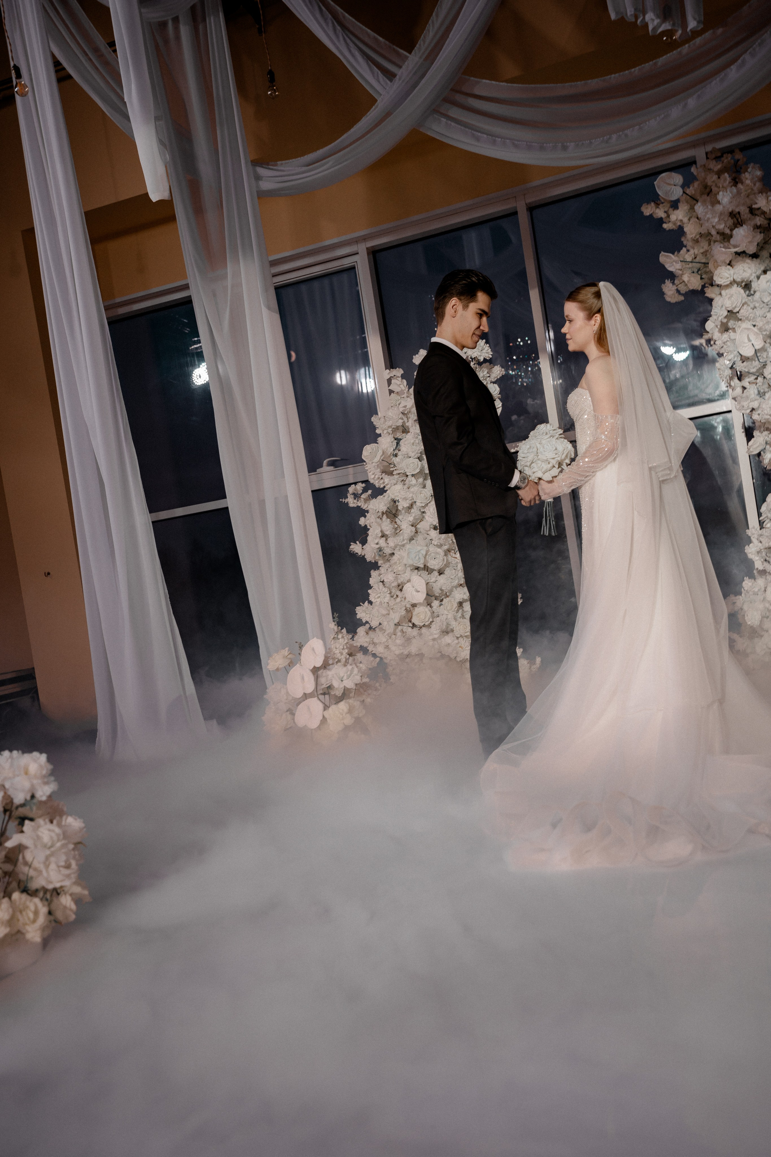 СВАДЕБНАЯ СЬЕМКА СБОРОВ В ОТЕЛЕ И ВЫЕЗД НА ЦЕРЕМОНИЮ (СНЯТО В СИБИРЕ В НИЖНЕВАРТОВСКЕ). Профессиональный фотограф, Санкт-Петербург — Виктория Богомолова